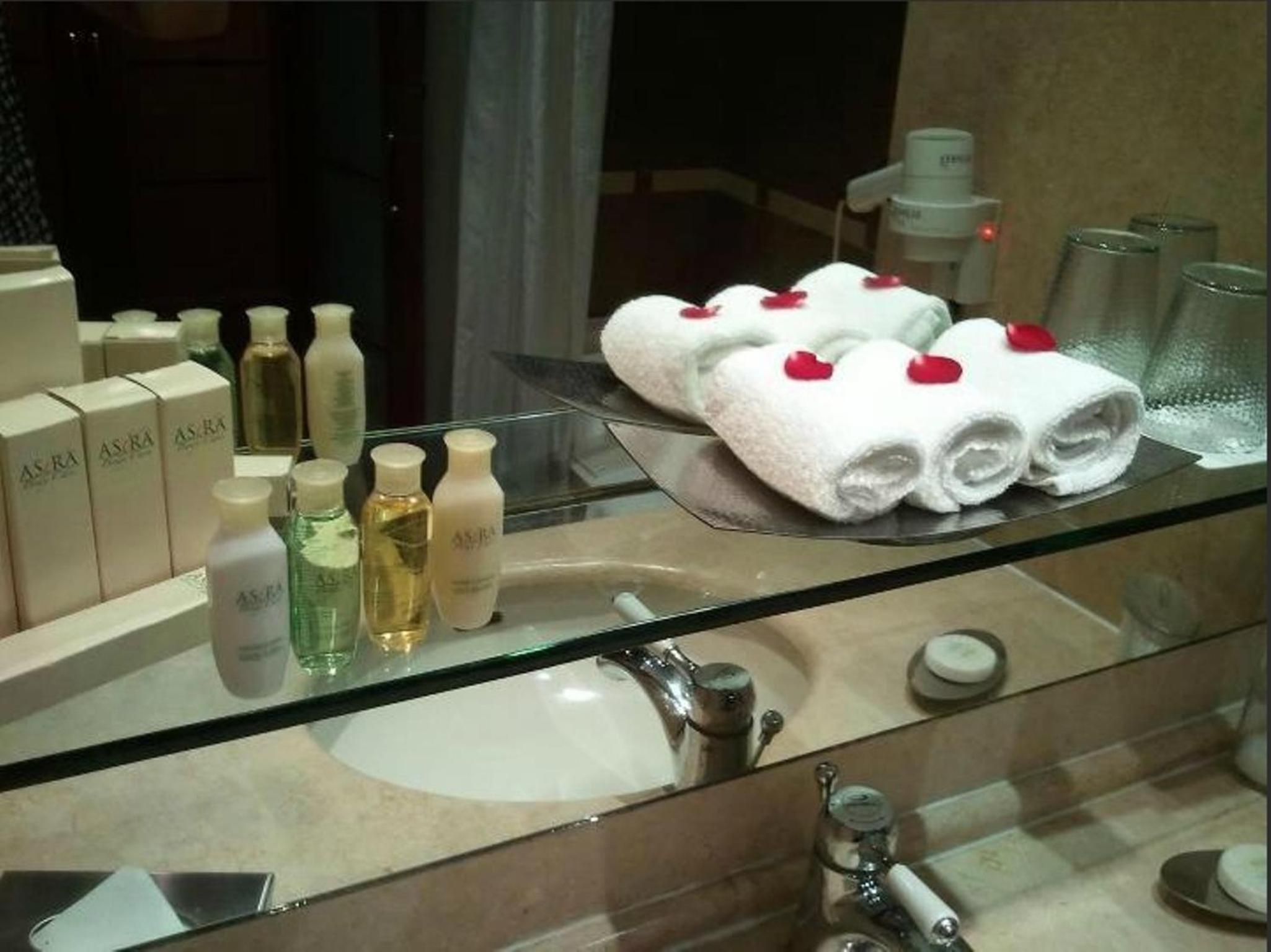 Deluxe Room with HI-Tea with cookies, 4–6 PM at SXVIII, 1+1 on select drinks, 6:30–8:30 PM @Links, 15% off on Food & Soft beverages - Photo 3