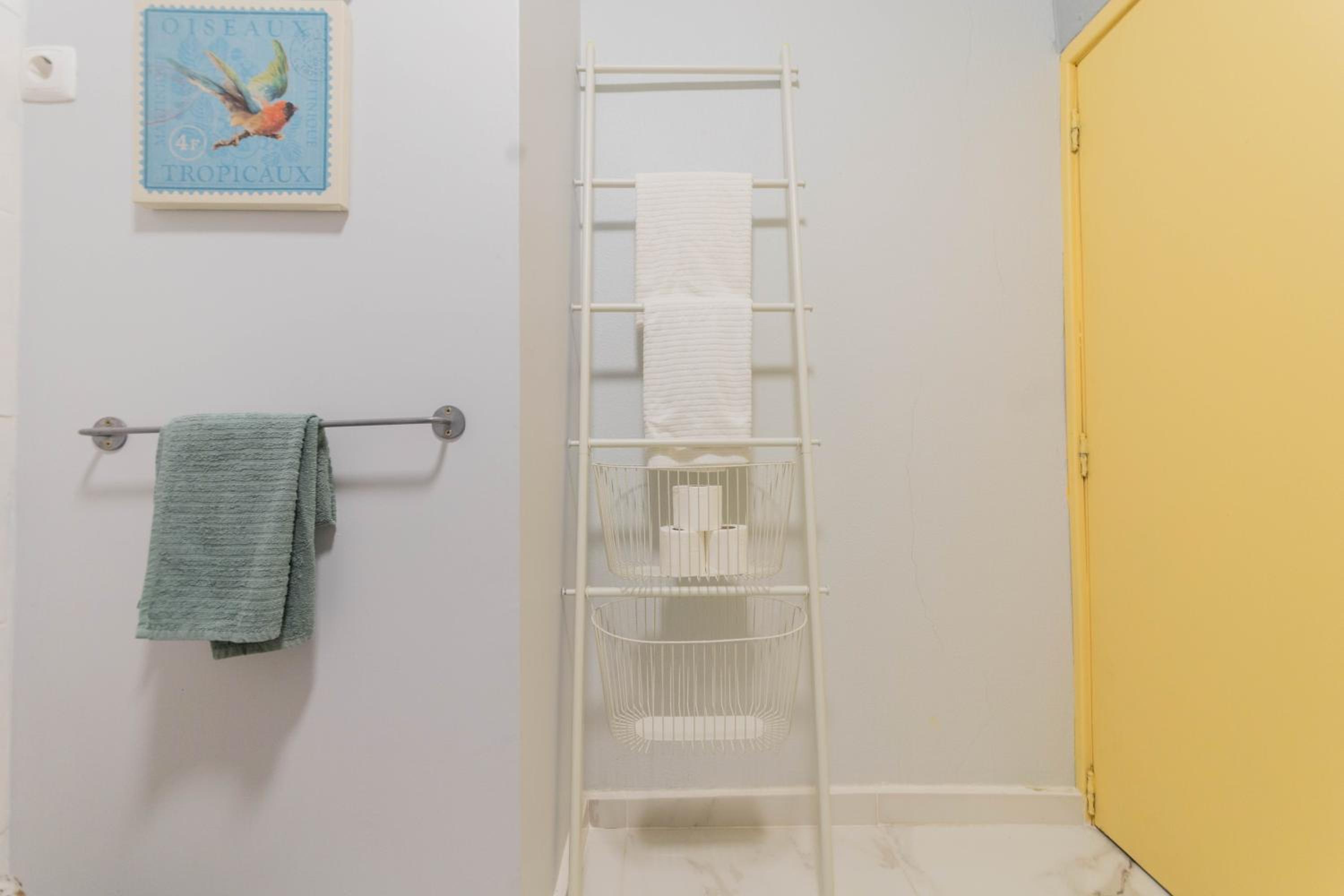 Twin Room with Private External Bathroom - Photo 2
