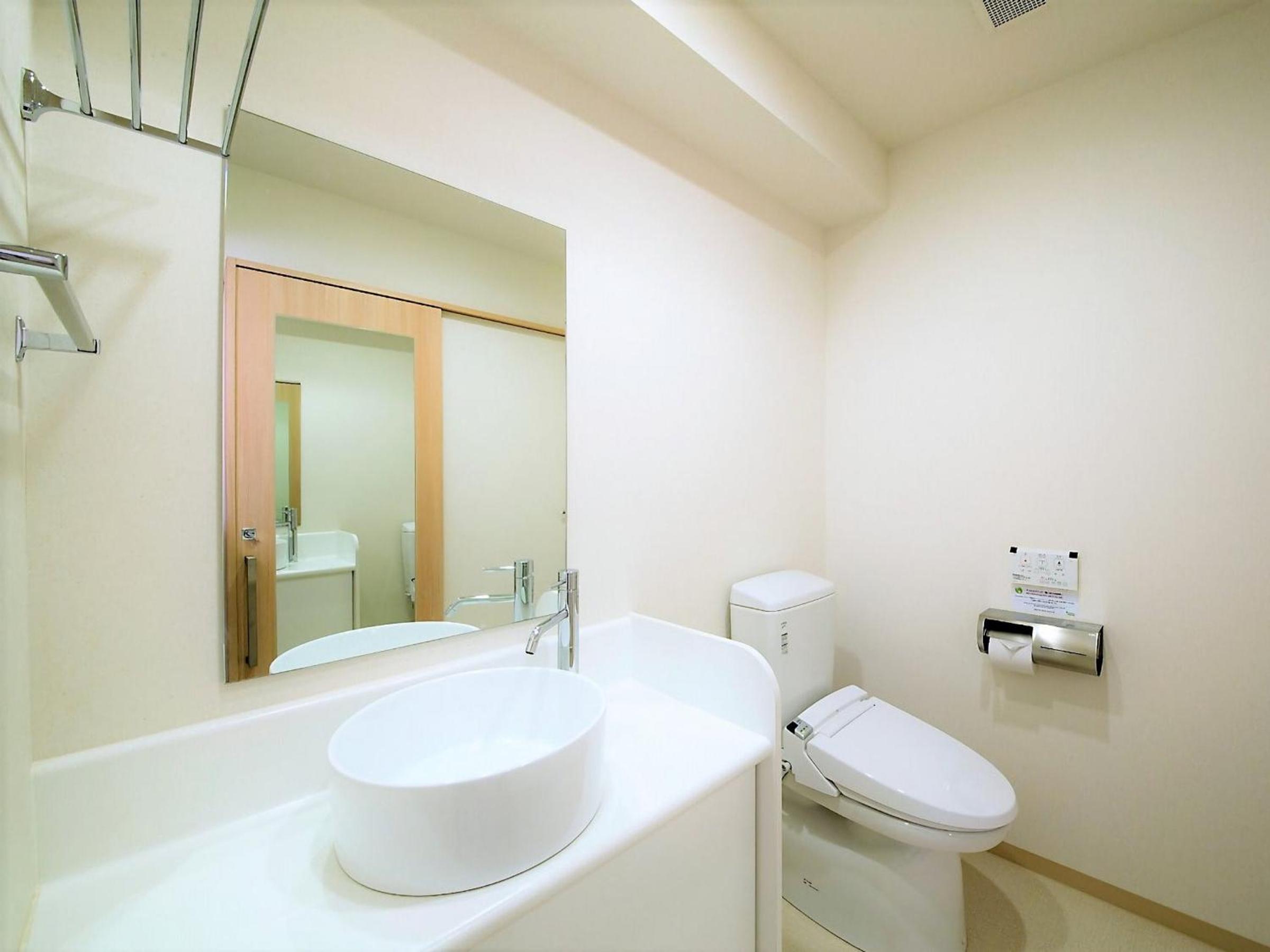Twin Room B - Smoking - Photo 8