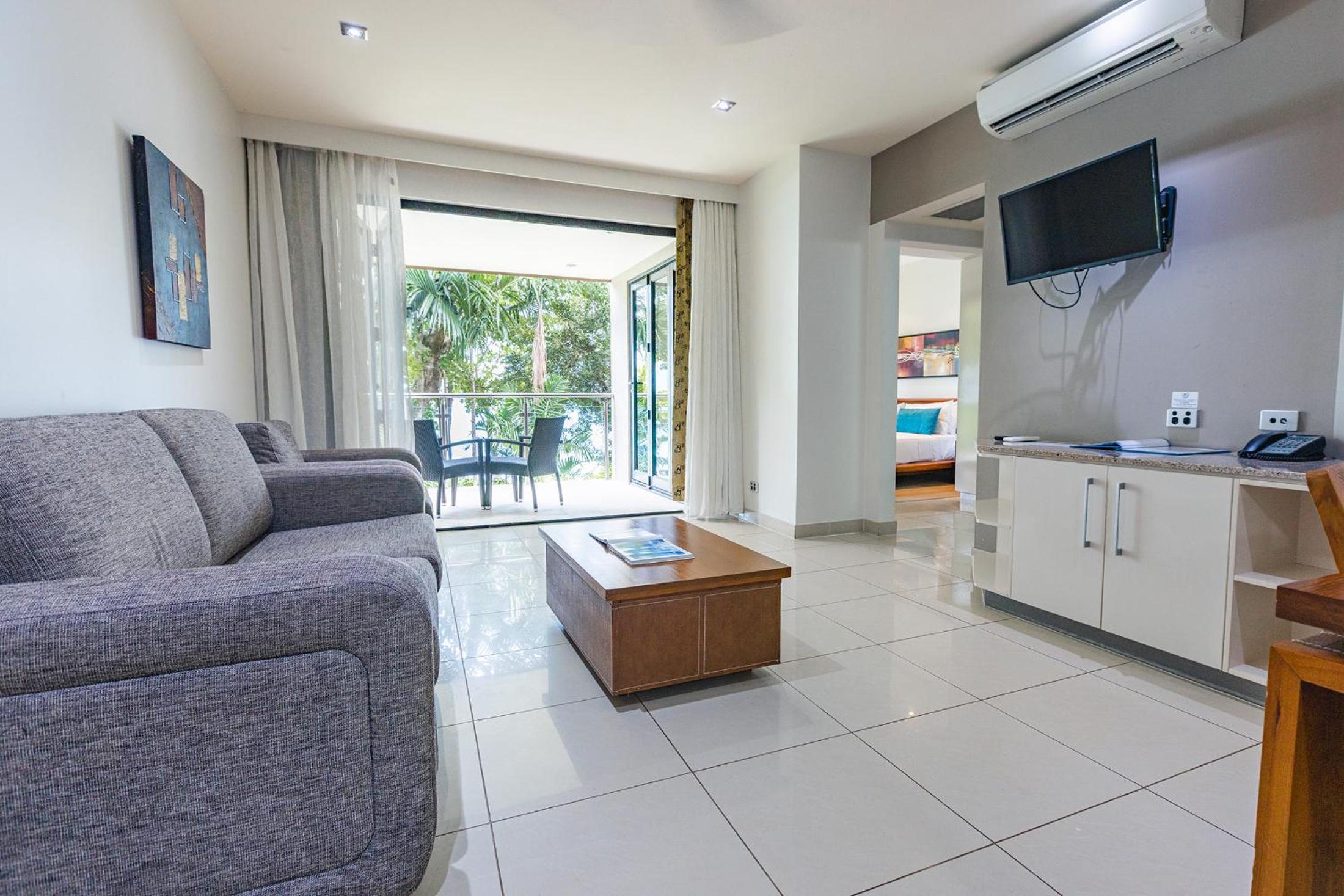 One-Bedroom Suite - Photo 4