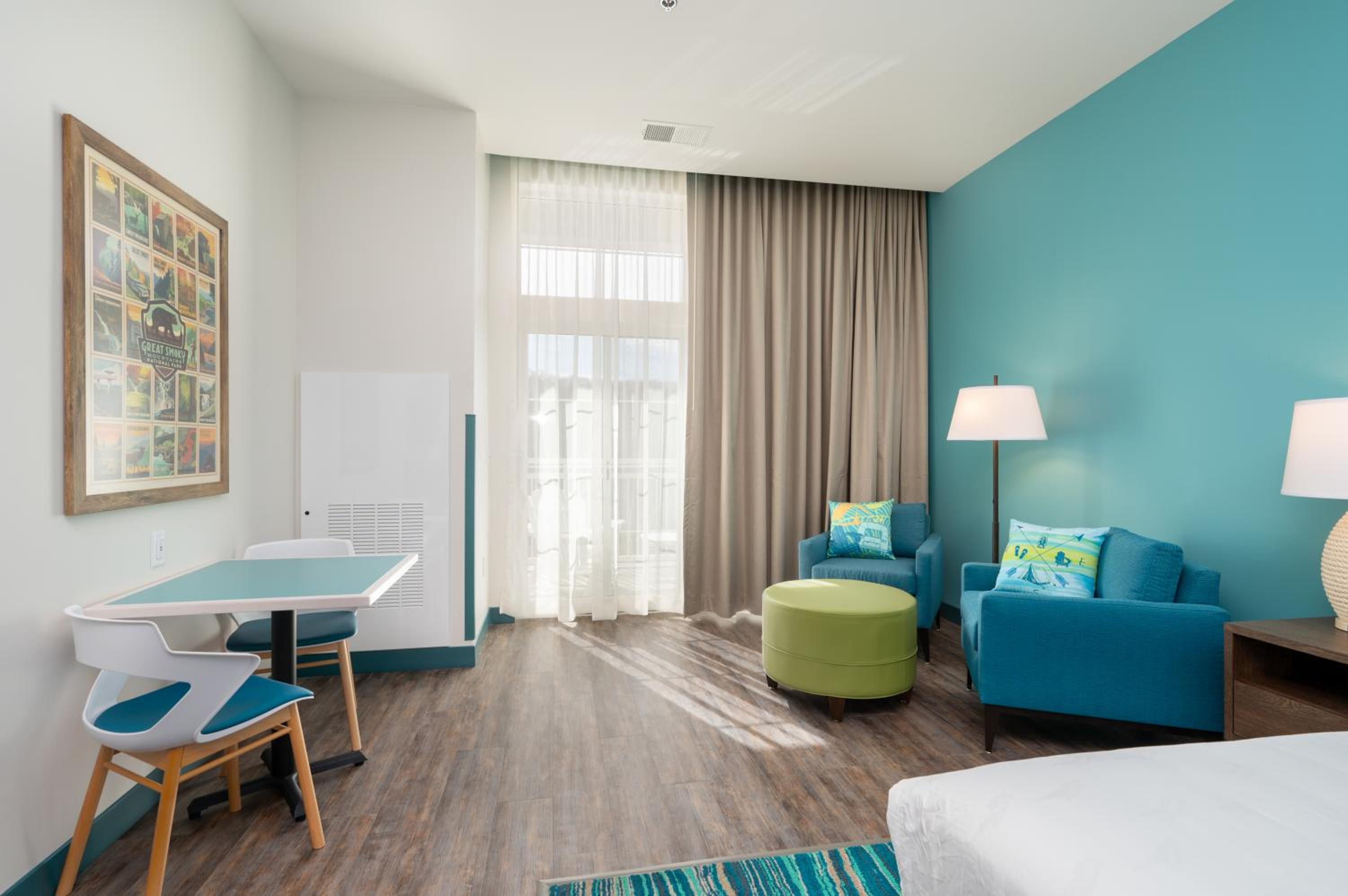 Queen Room with Balcony - Photo 2