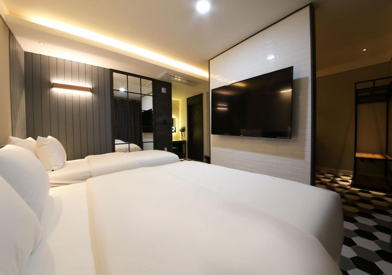 Superior Twin Room with City View