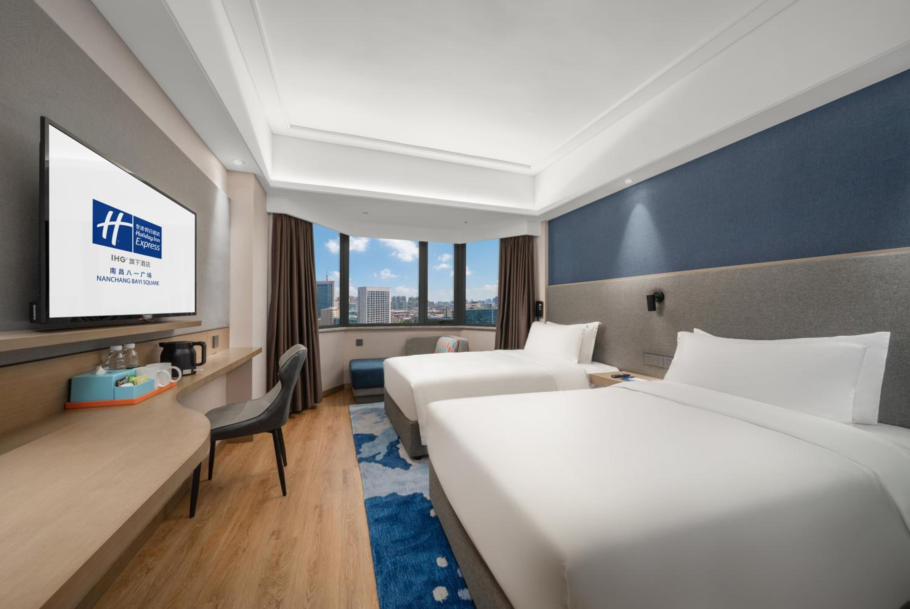 Standard Twin Room with City View - Photo 3
