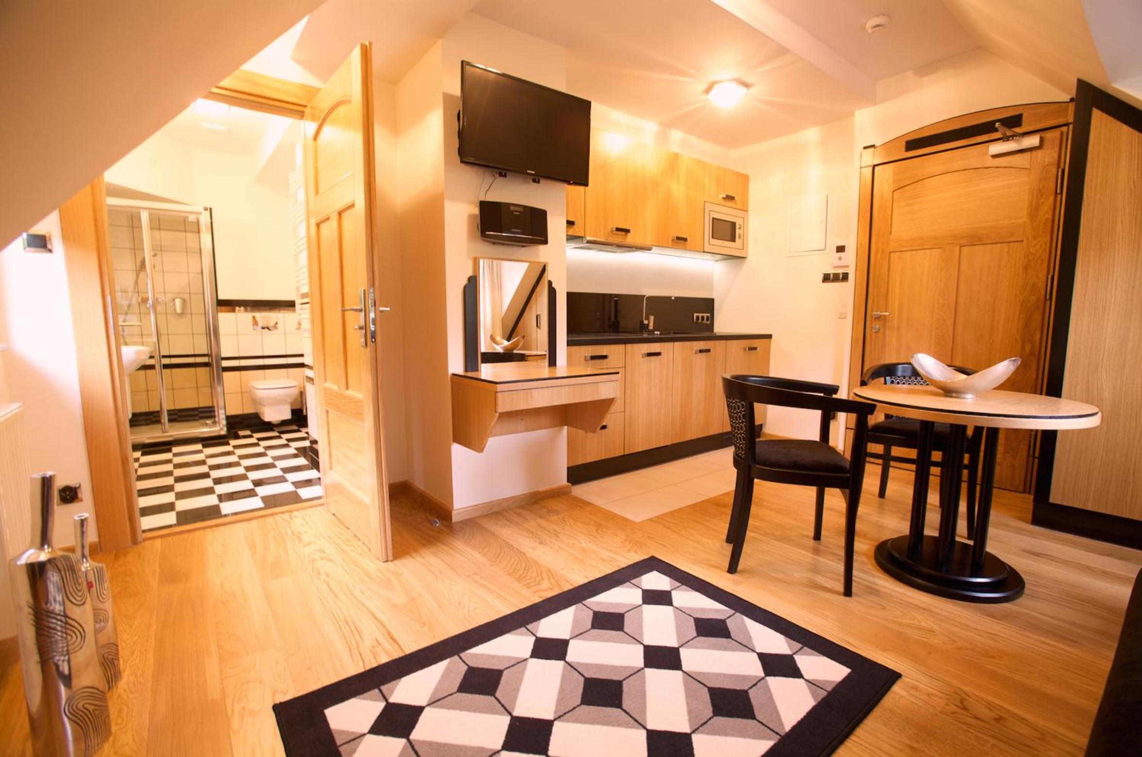 Suite - Photo 3