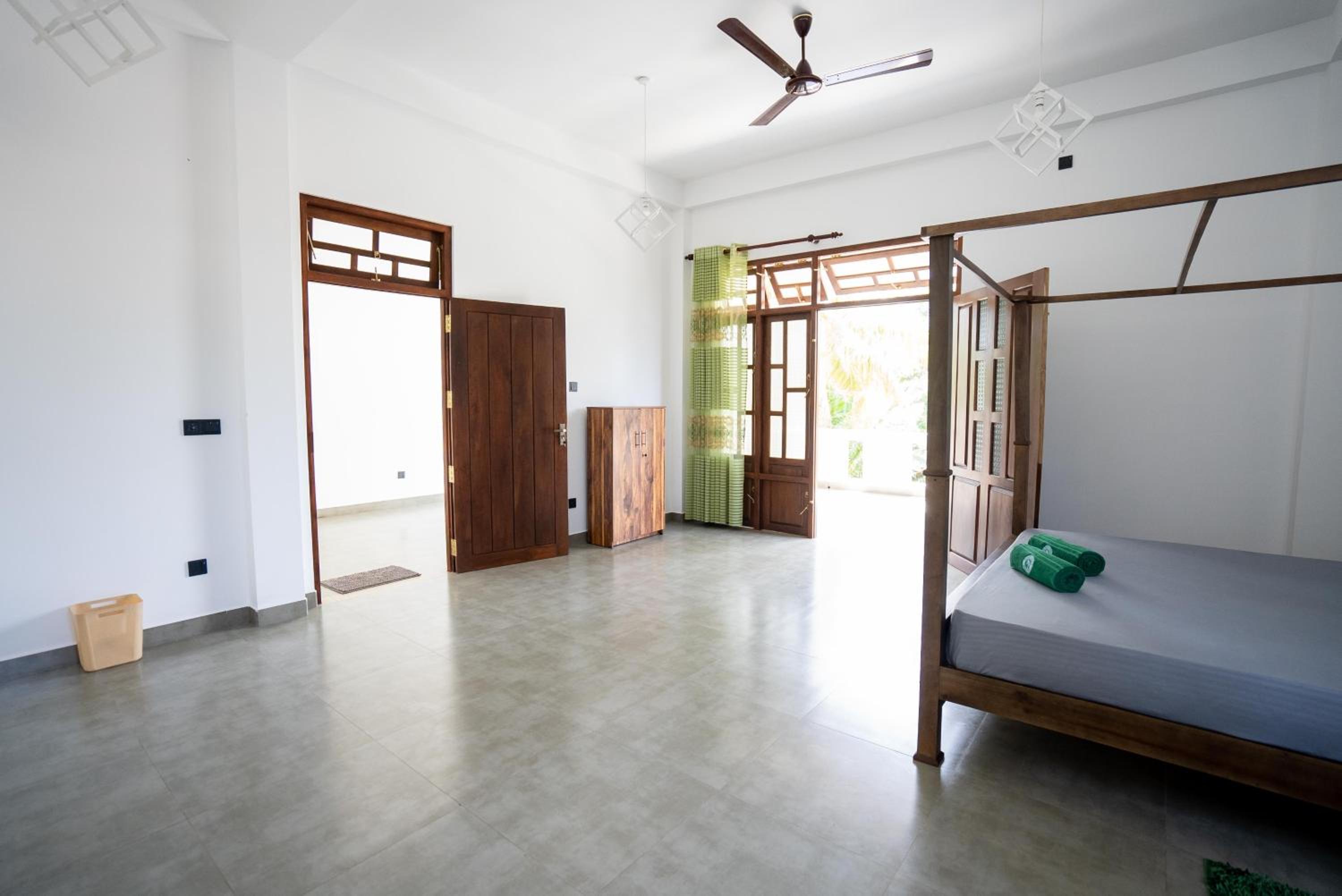 Deluxe Double Room with Side Sea View photo 2