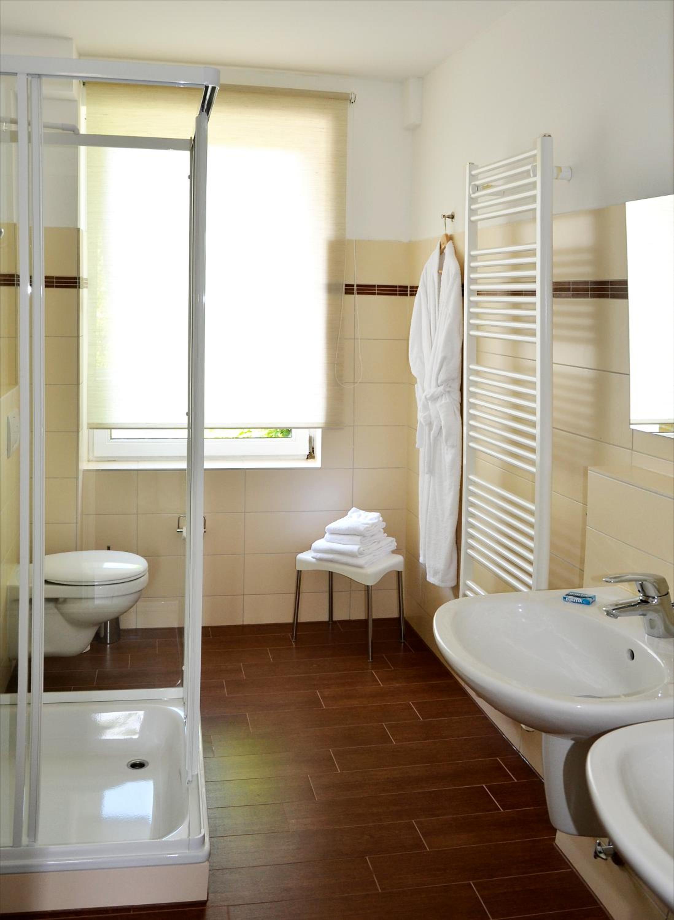 Standard Double Room - Photo 8