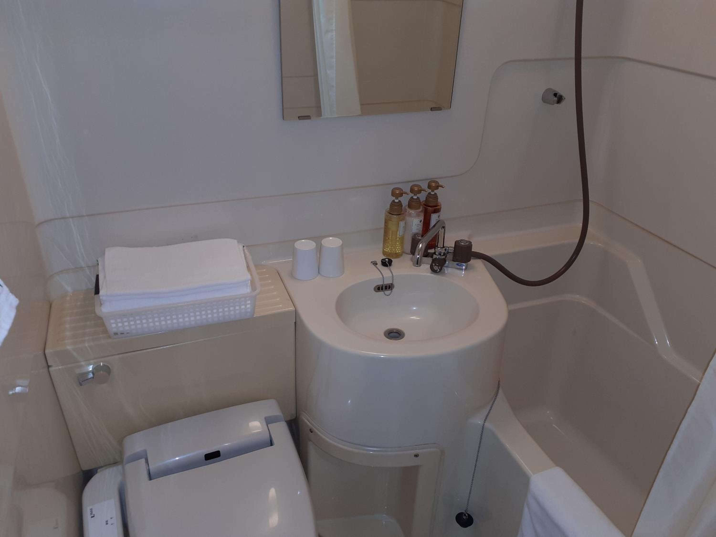Twin Room - Non-Smoking - Photo 6