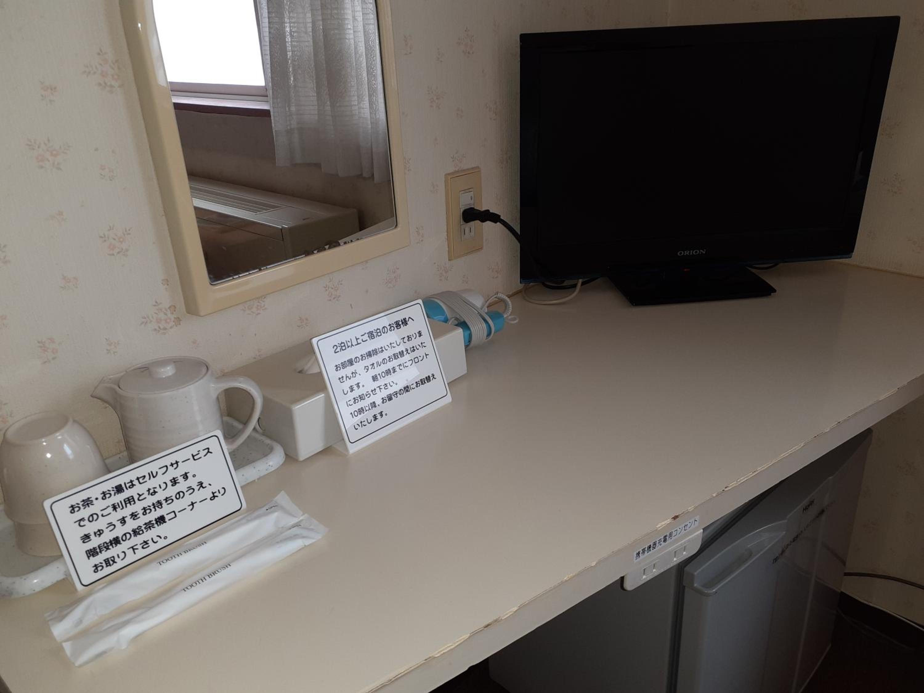 Twin Room - Non-Smoking - Photo 5