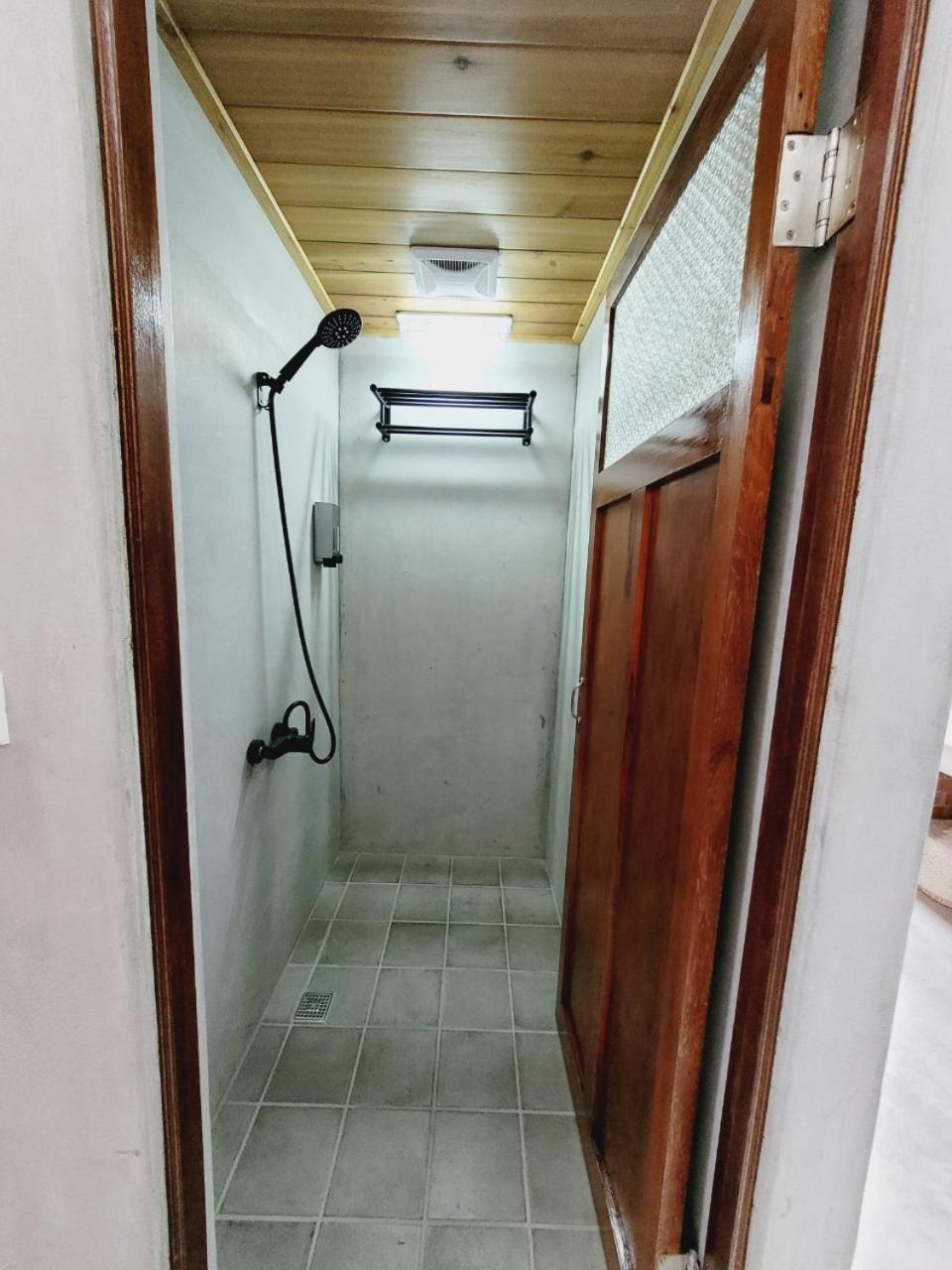Double Room with Shared Bathroom photo 3