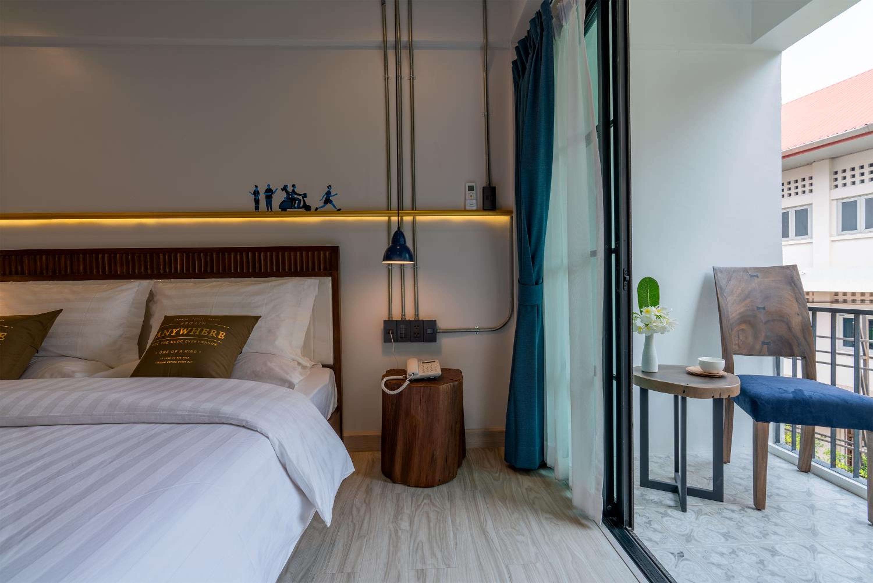 Deluxe Room - Photo 6
