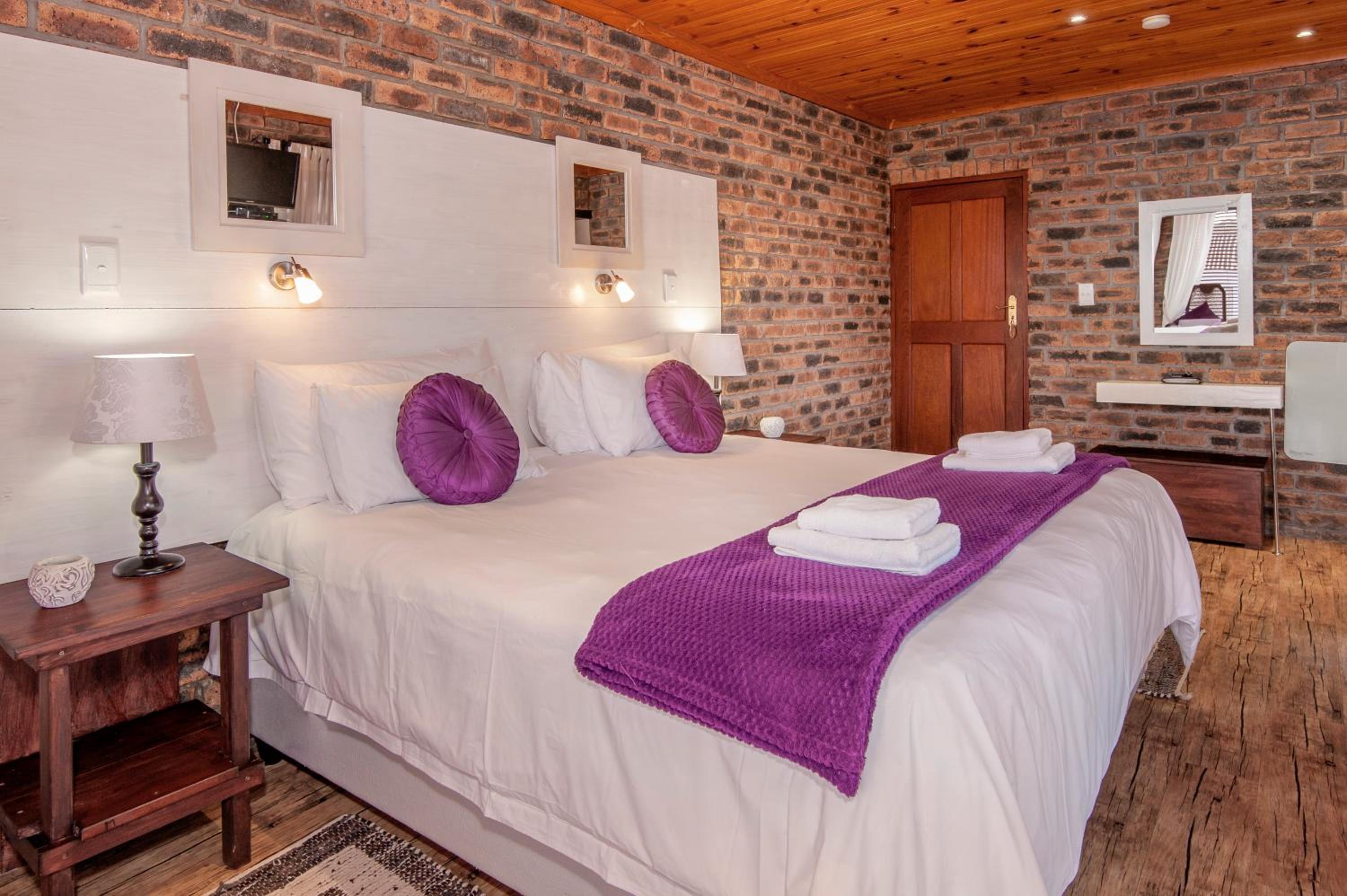 Large Twin or Double Room with Mountain View