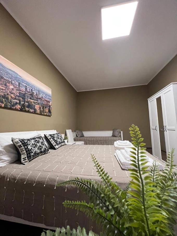 Double or Twin Room with Private Bathroom - Photo 5