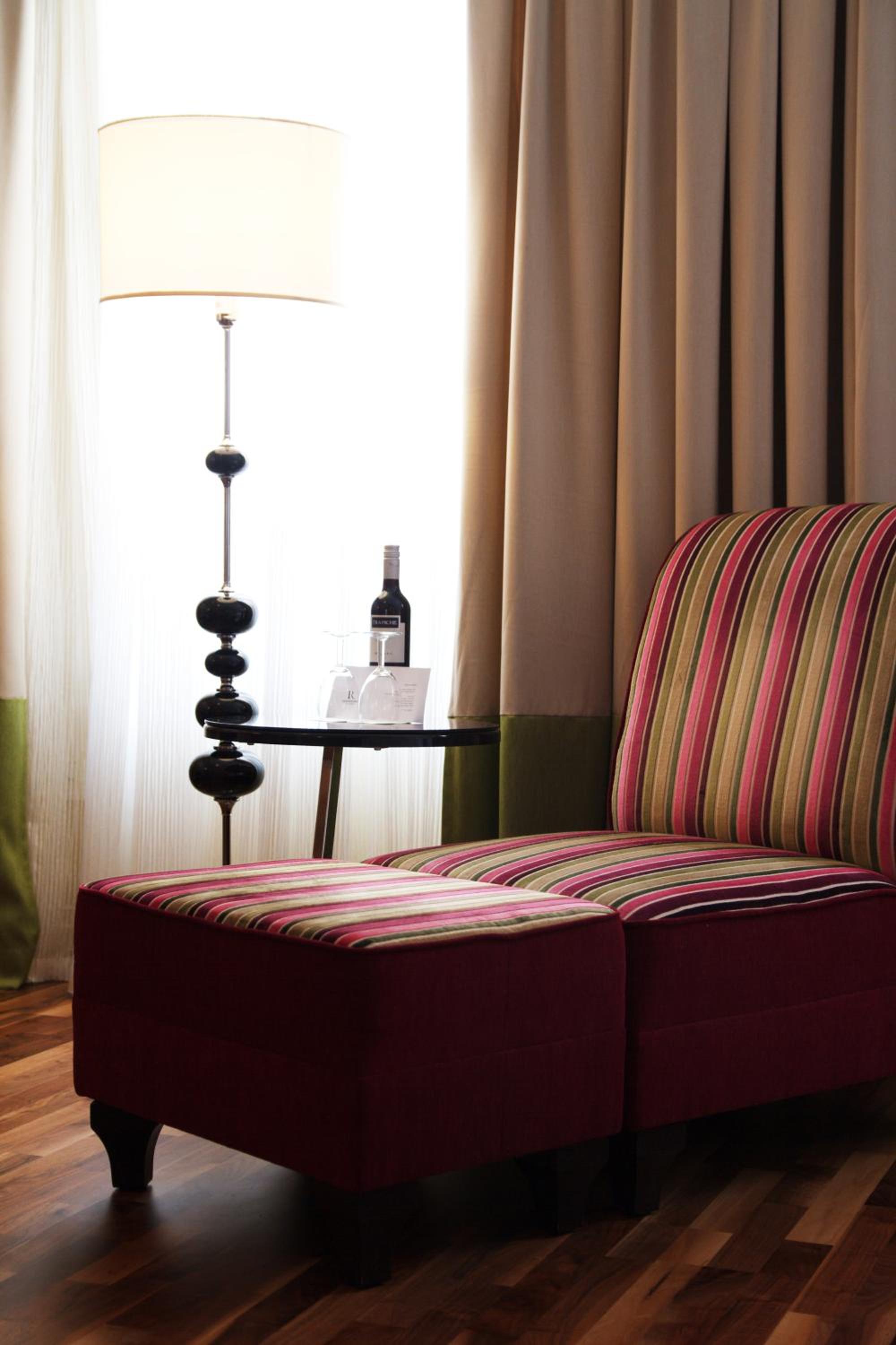 Deluxe Room - Photo 17