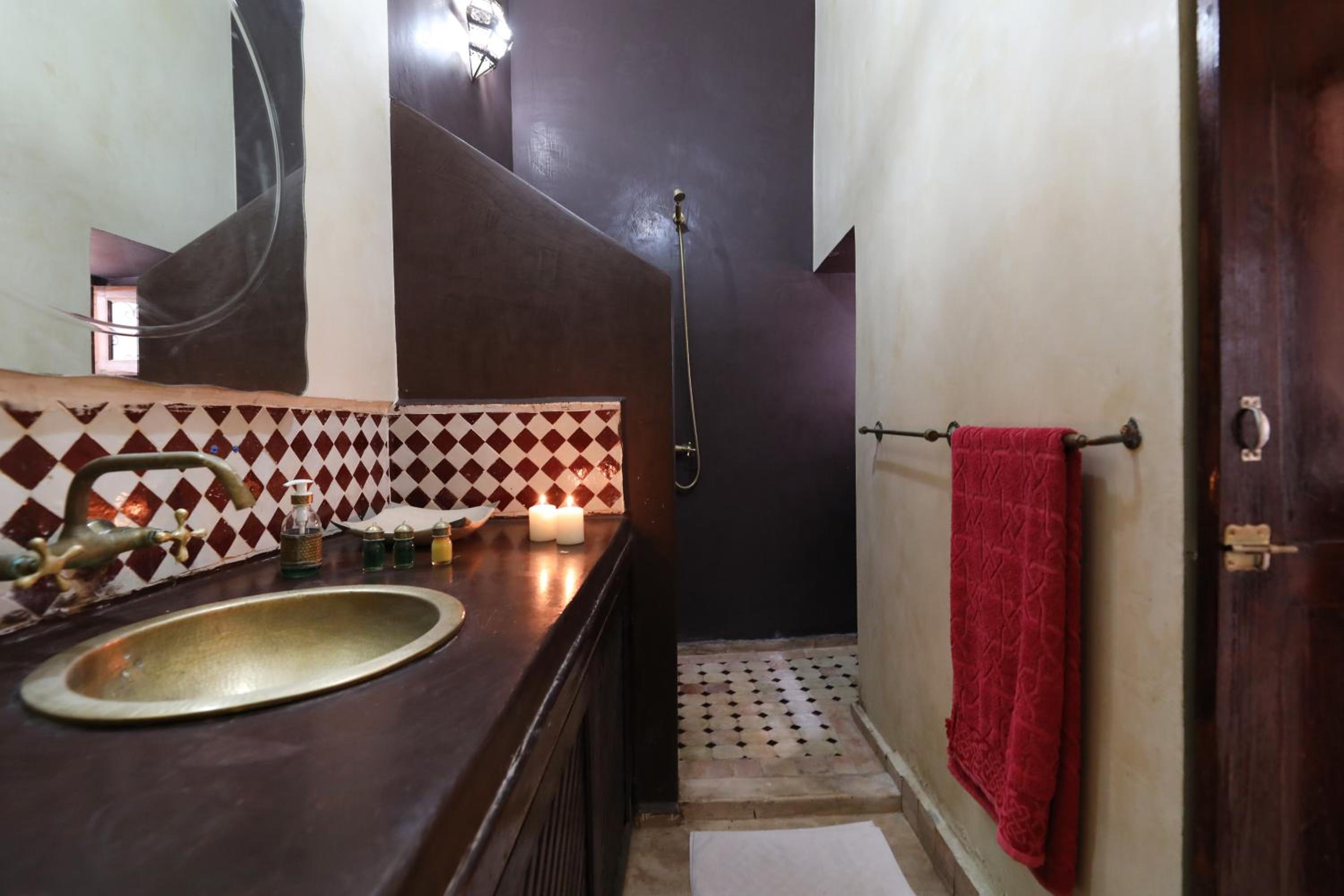 Standard Double Room - Photo 7