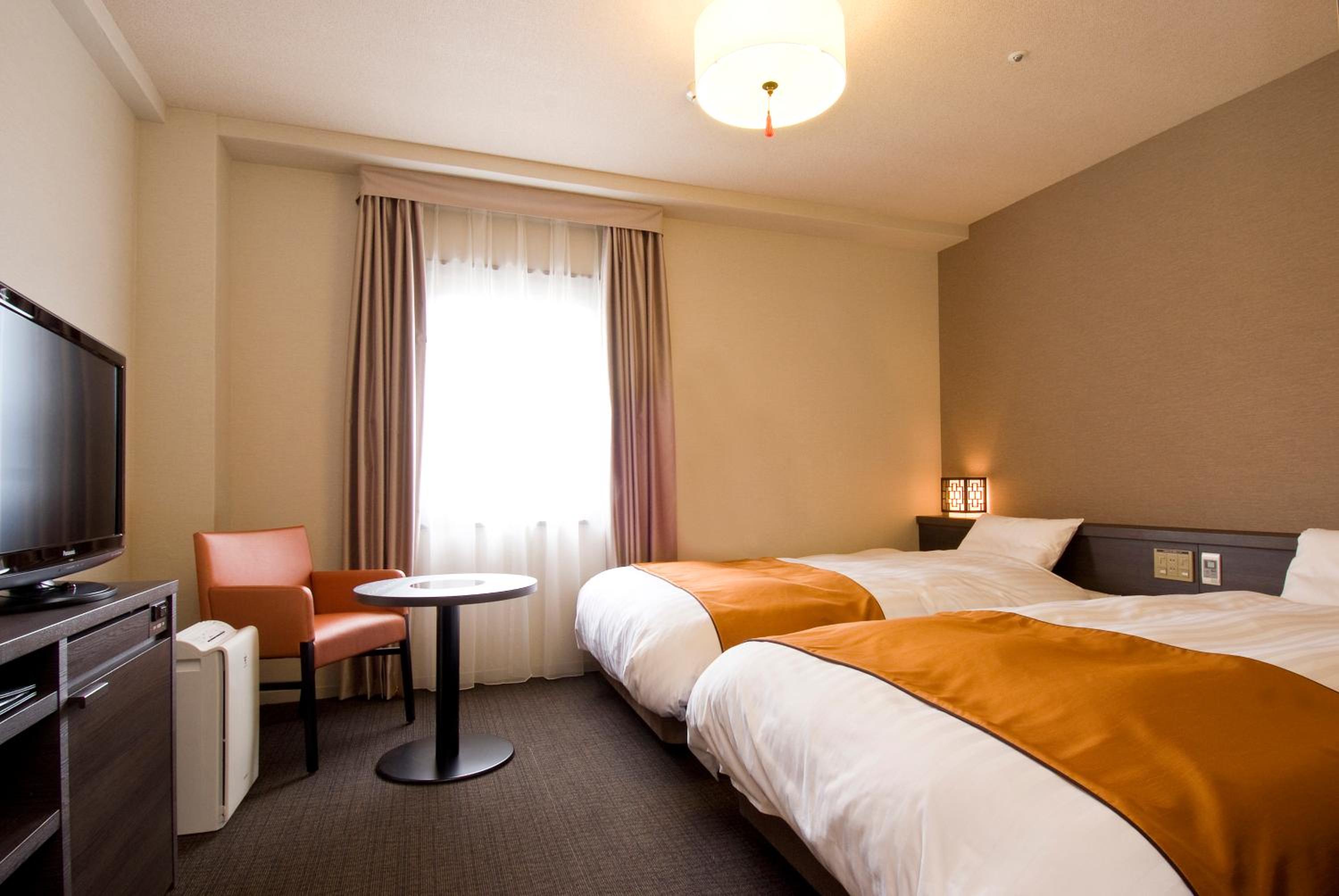 Large Twin Room - Non-Smoking - Photo 8