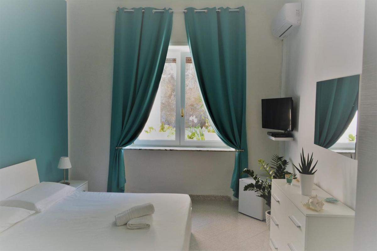Double Room with Garden View - Photo 5