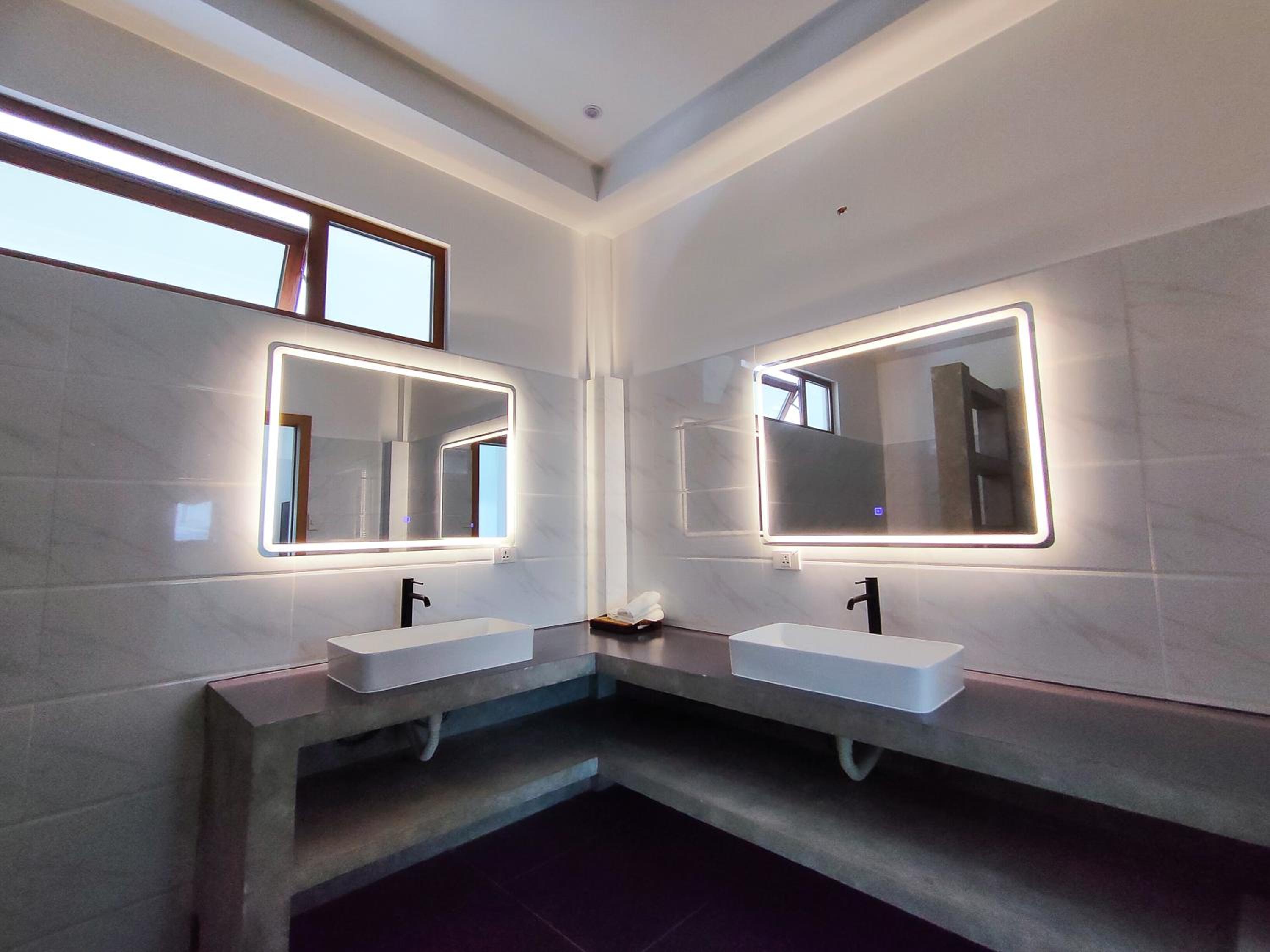 King Suite - Photo 16