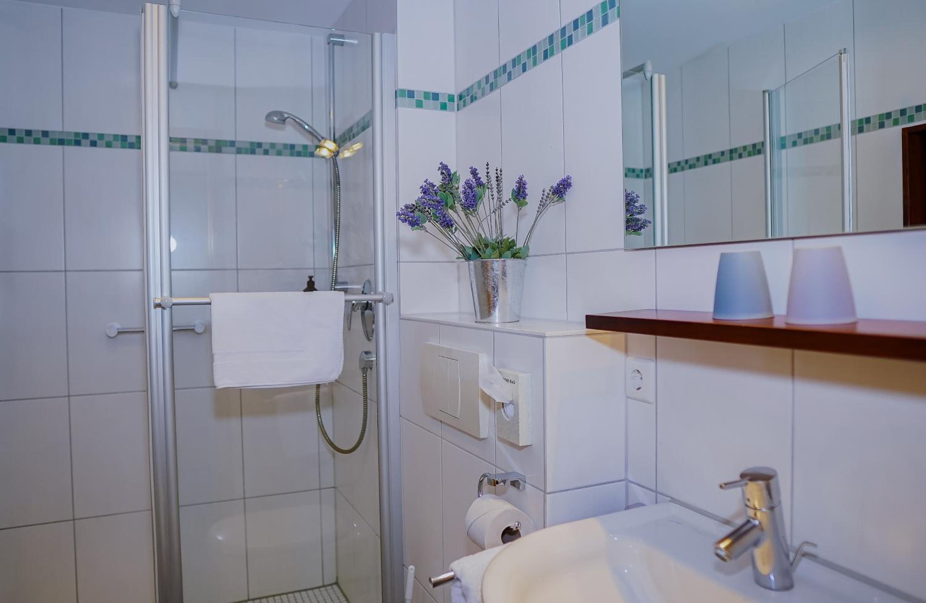 Comfort Room - Photo 2