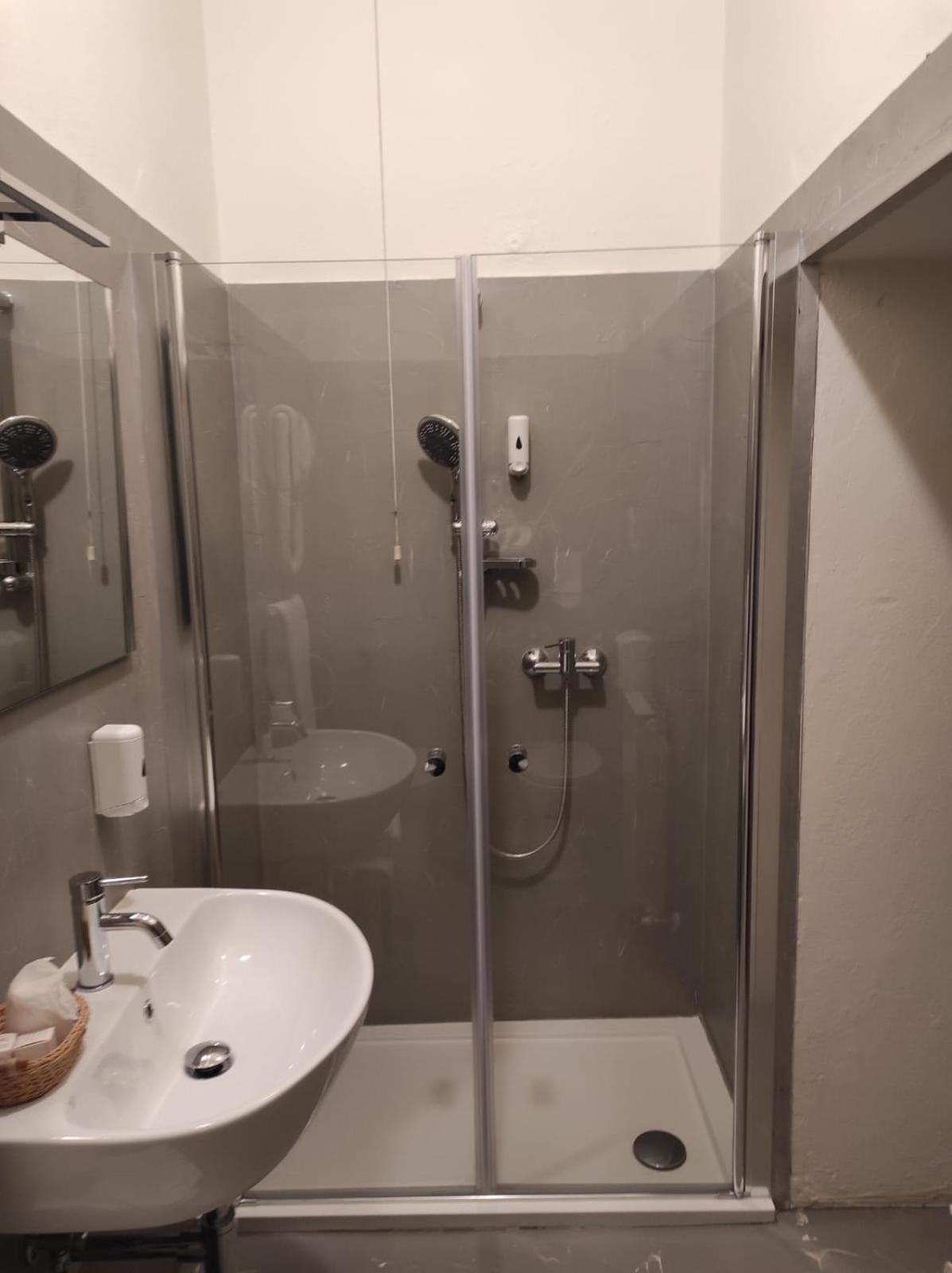 Standard Double or Twin Room photo 2