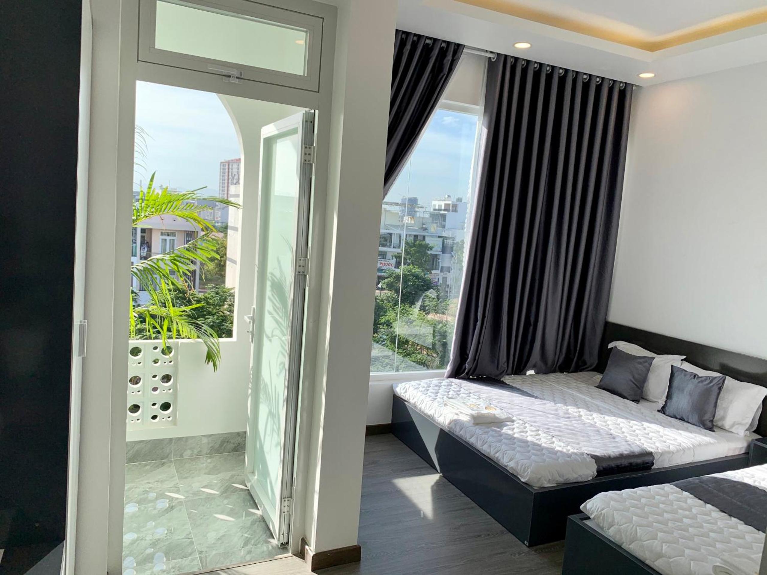 Quadruple Room with Balcony photo 3