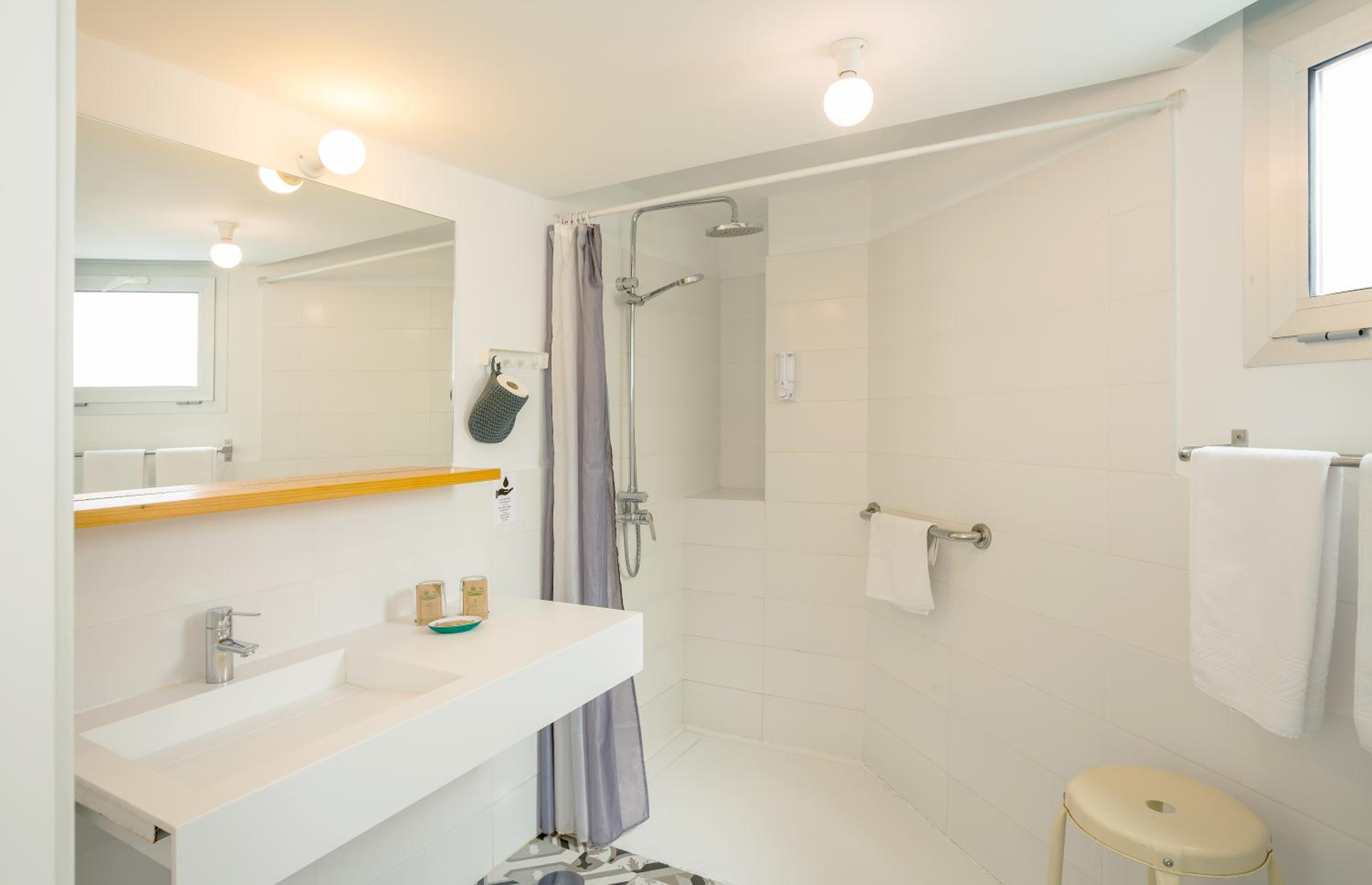 One-Bedroom Apartment - Photo 6