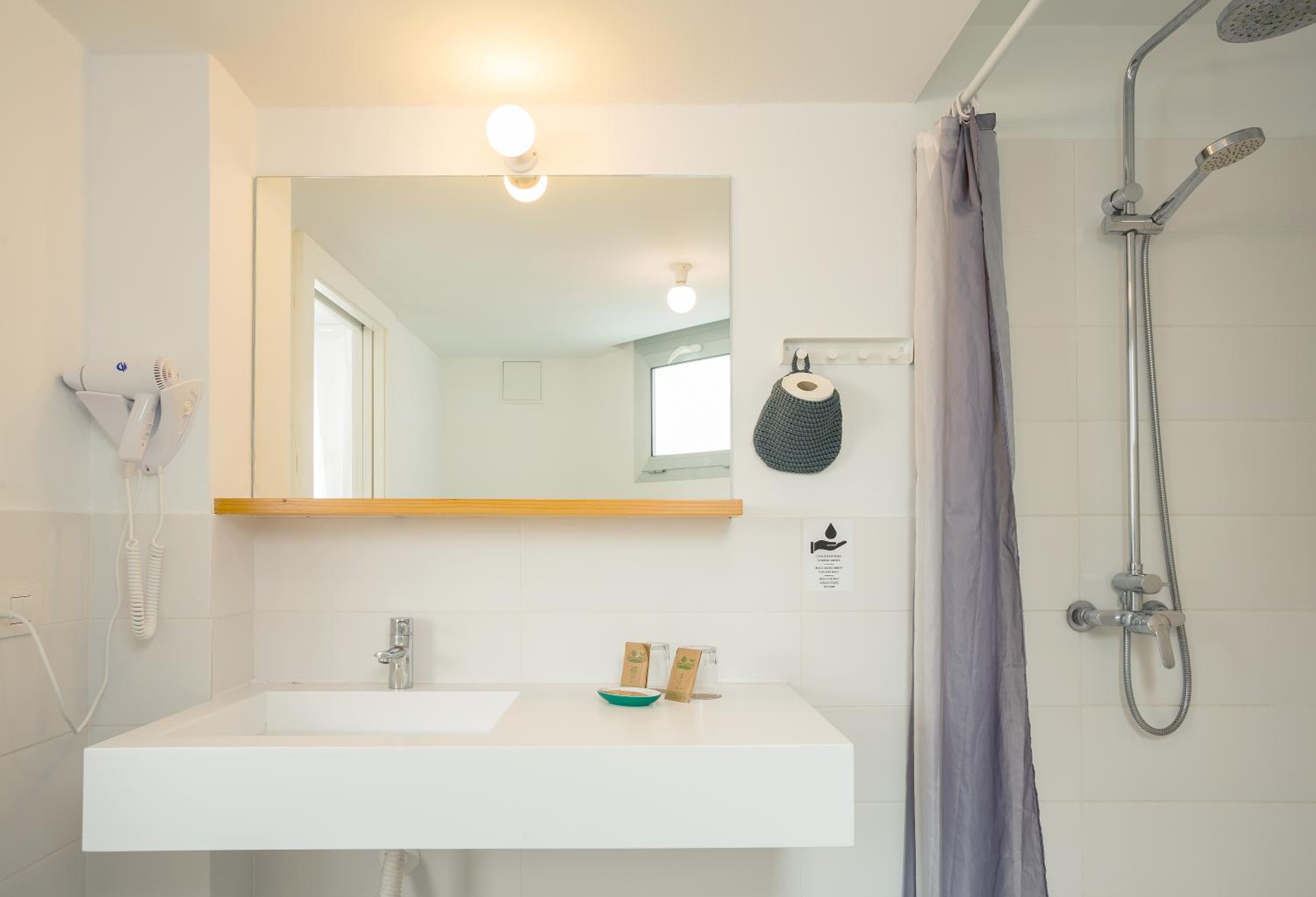 One-Bedroom Apartment - Photo 7