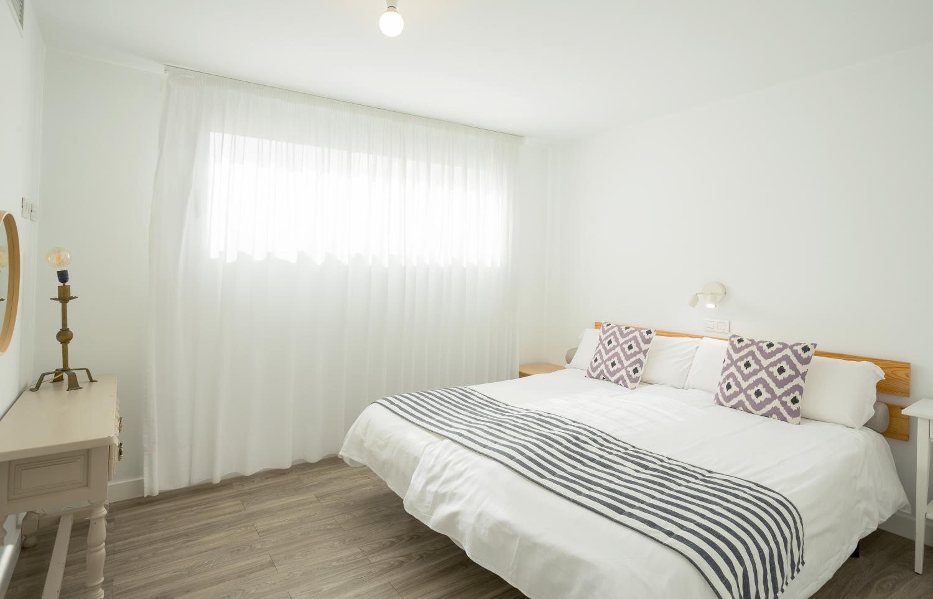 One-Bedroom Apartment - Photo 5