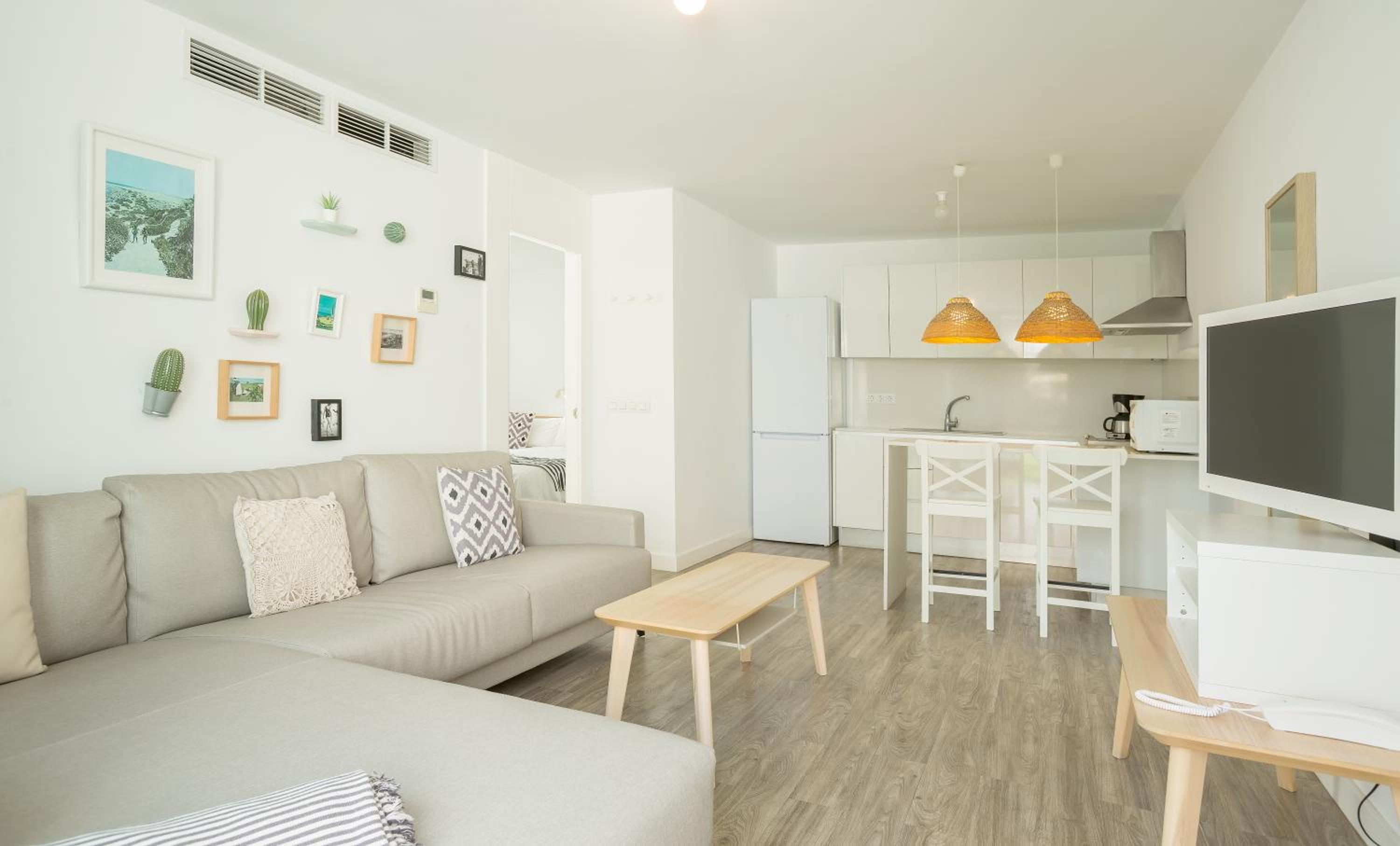 One-Bedroom Apartment - Photo 2
