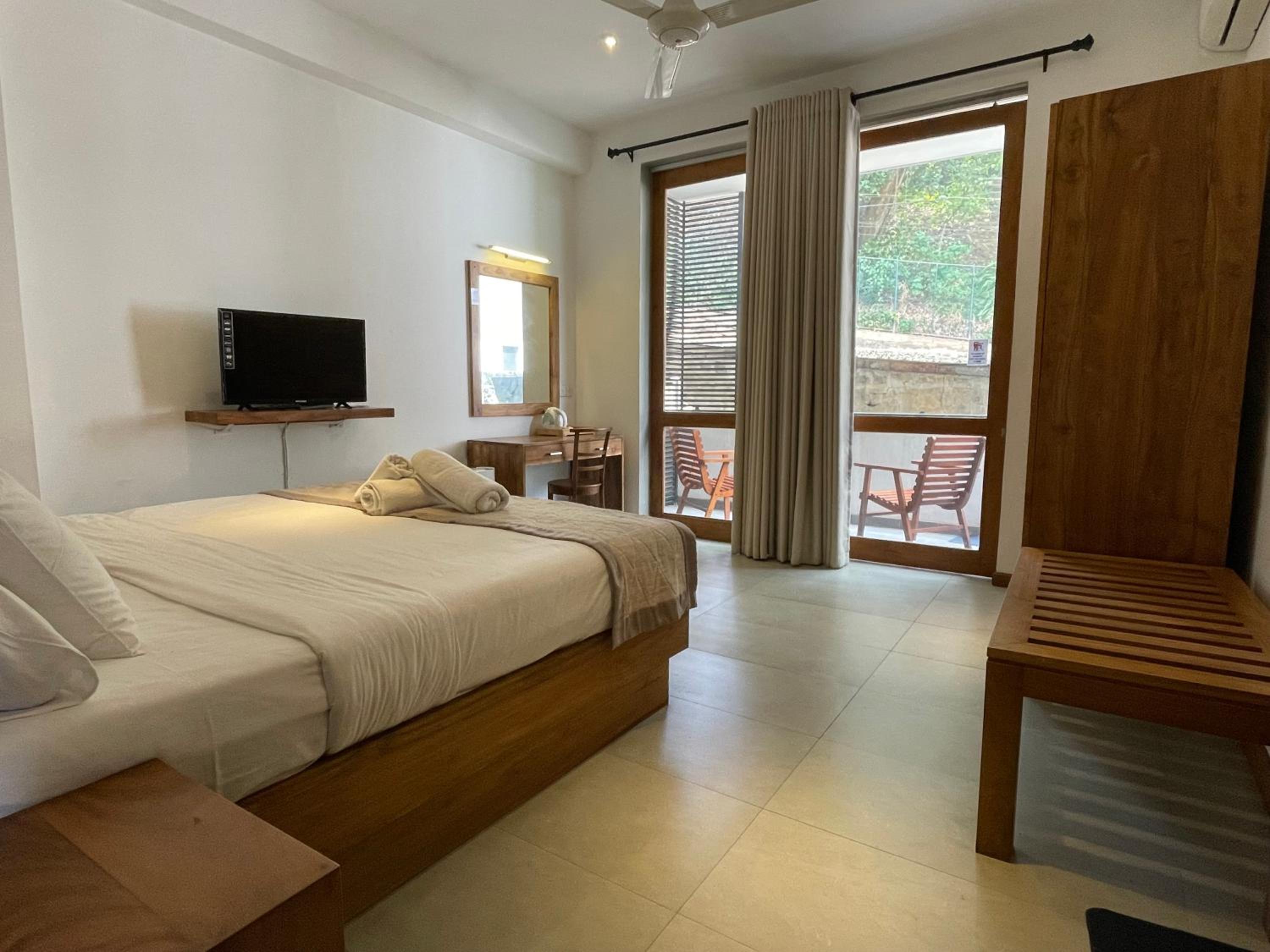 Deluxe King Room photo 1
