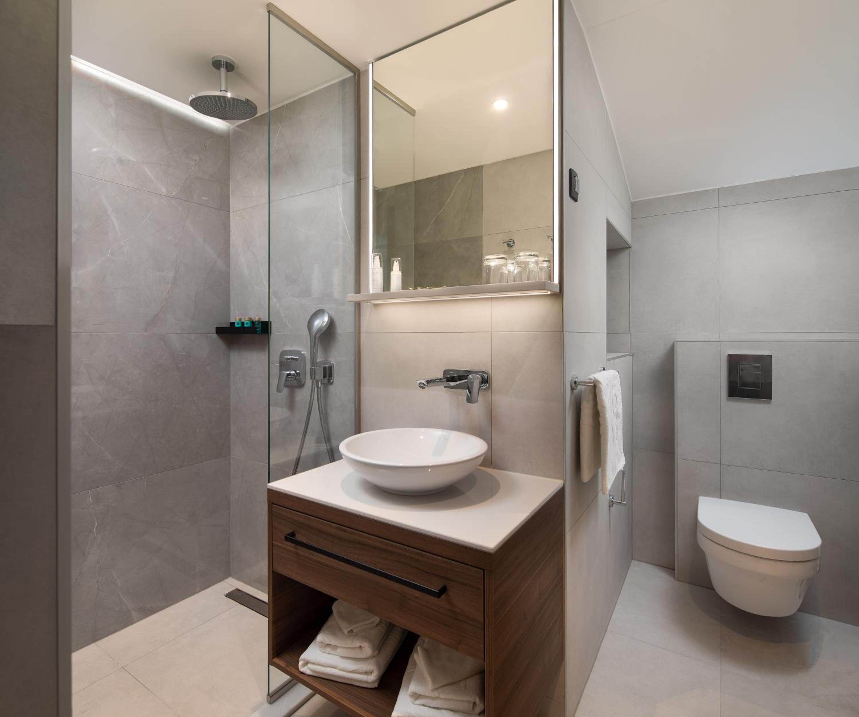 Suite with Balcony - Photo 2
