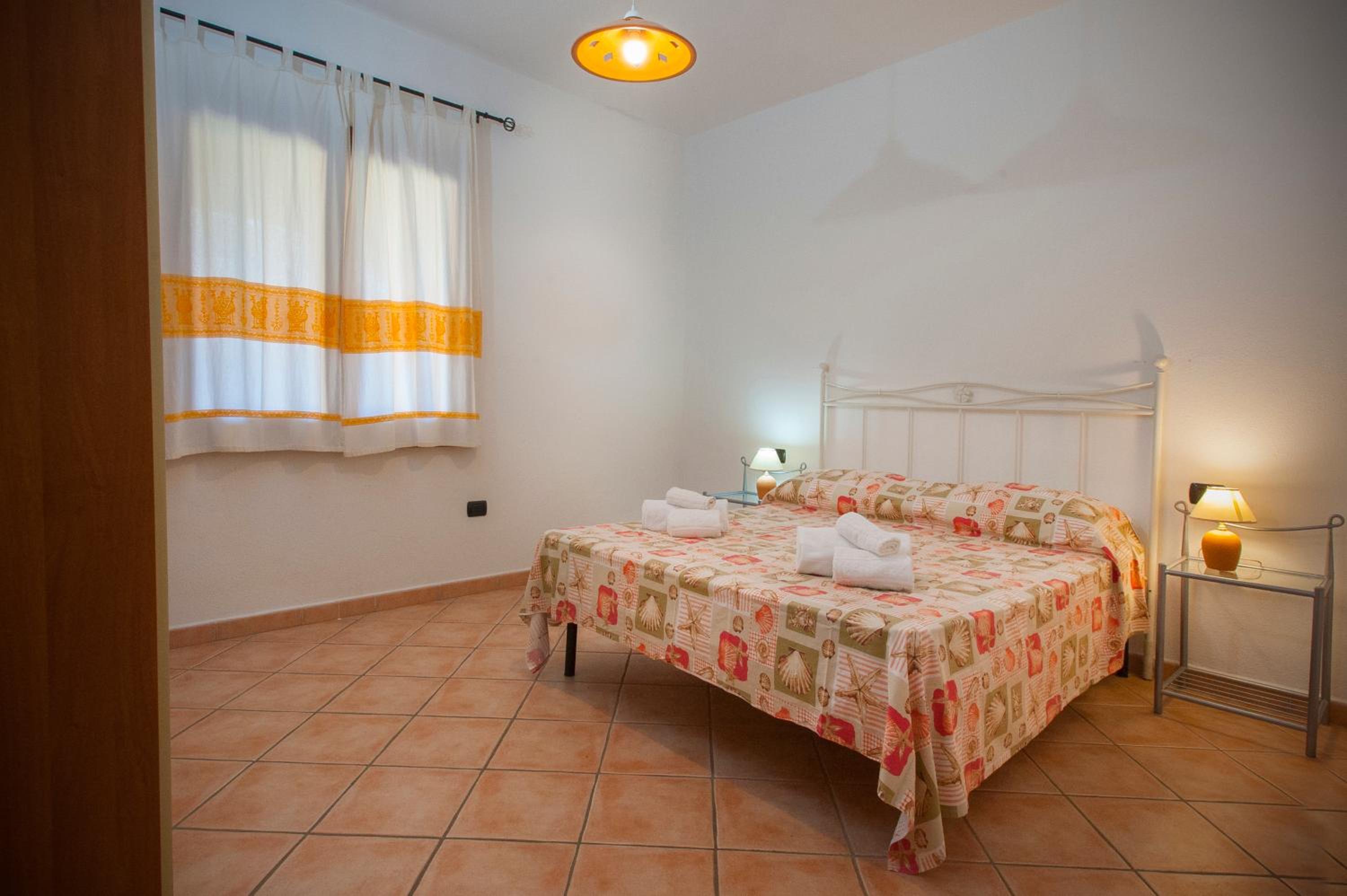 Two-Bedroom House - Split Level photo 3