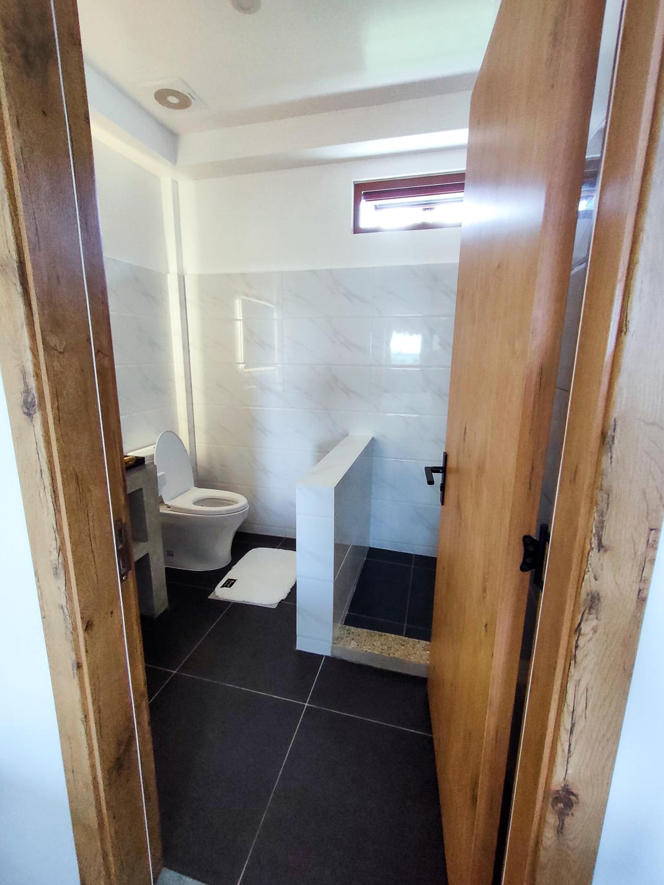 Deluxe Double Room with Balcony - Photo 5