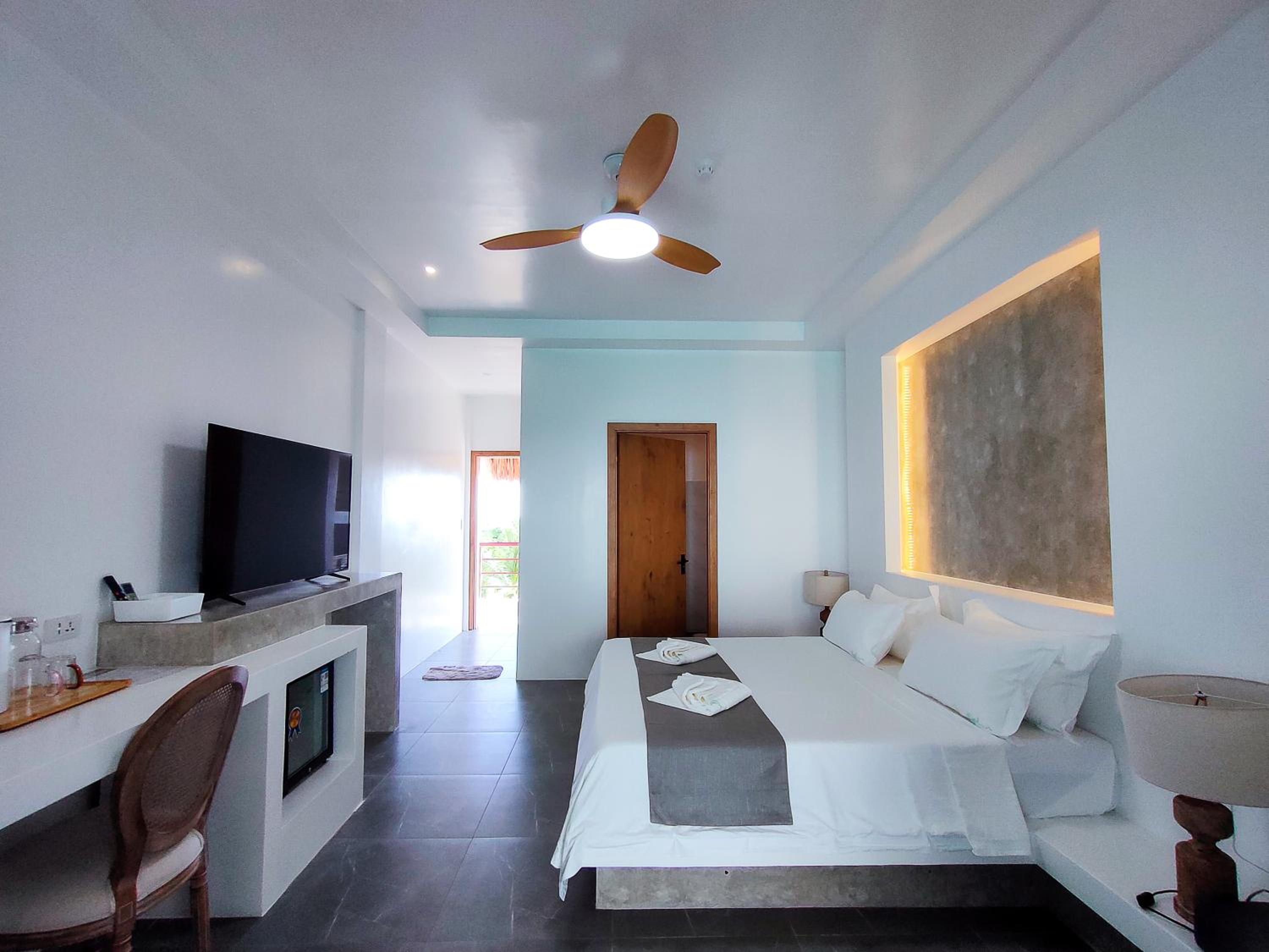 Deluxe Double Room with Balcony - Photo 1