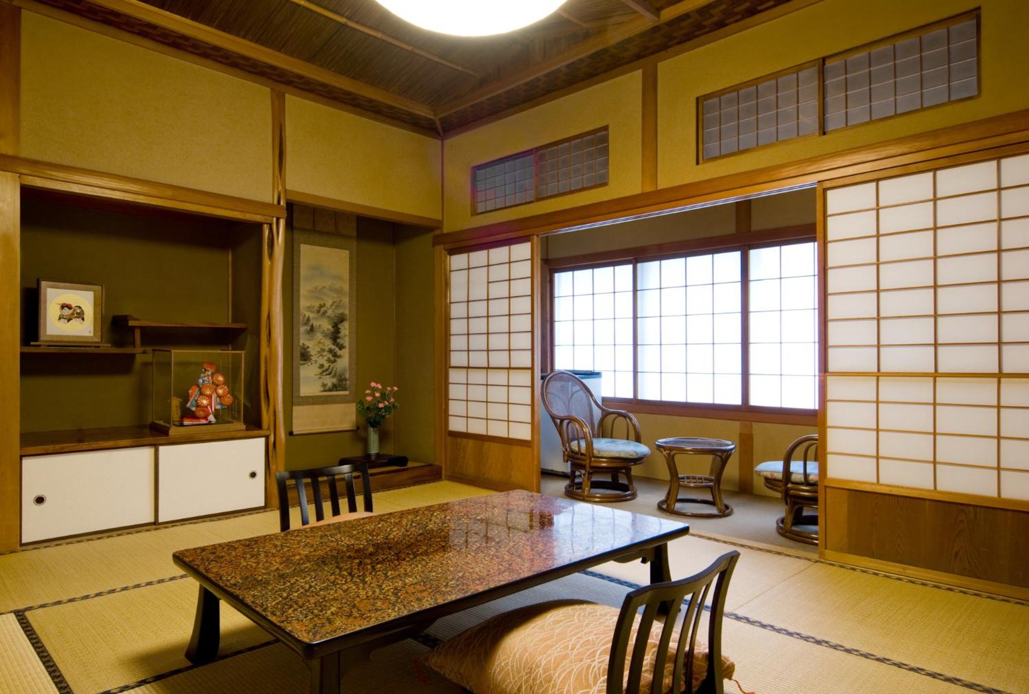 Japanese-Style Room with Shared Toilet - Photo 4