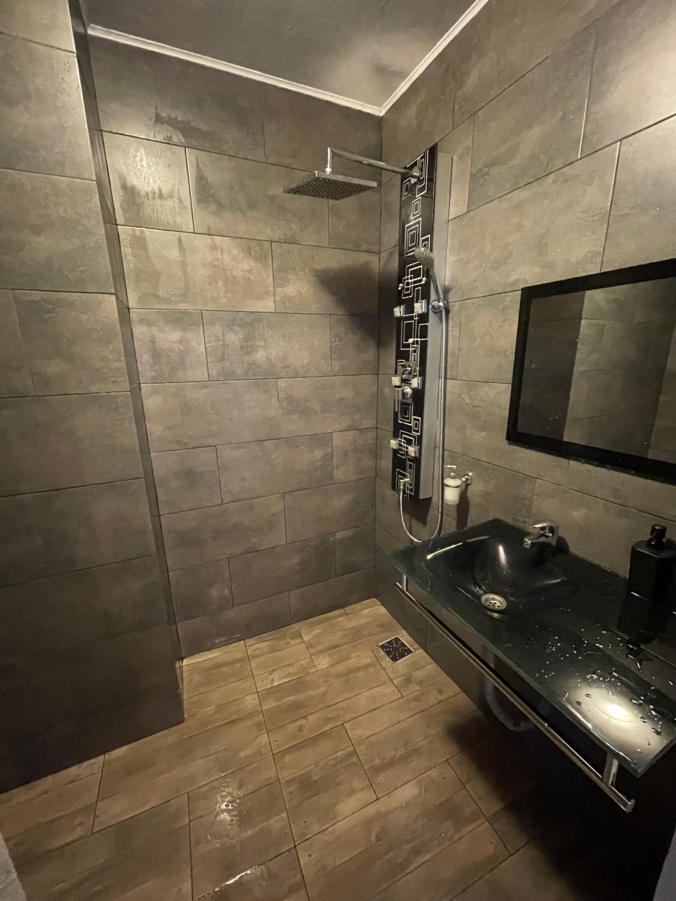 King Room with Spa Bath - Photo 10