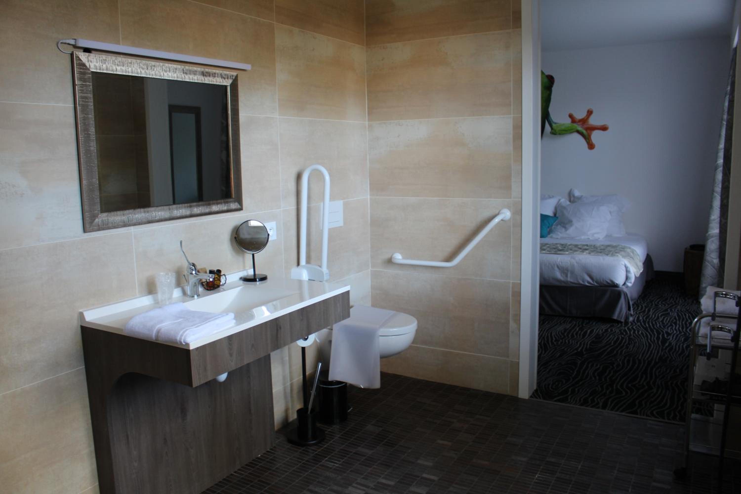 Double Room - Disability Access photo 2