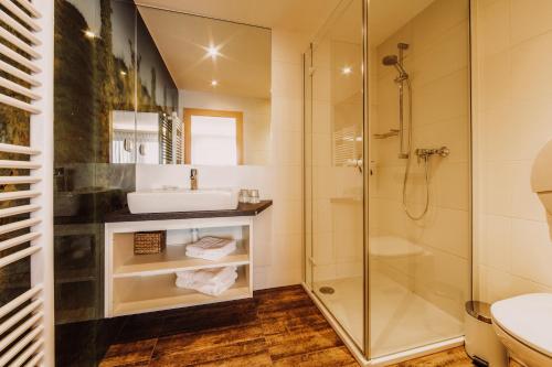 Double Room with Balcony (2 Adults + 1 Child) photo 1