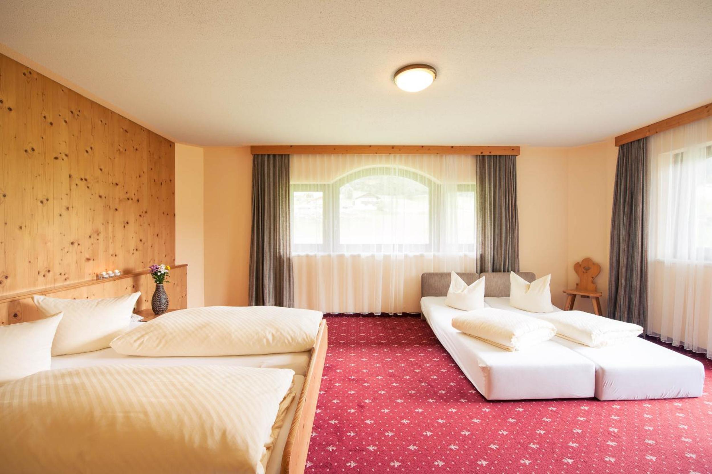 Quadruple Room - Photo 1