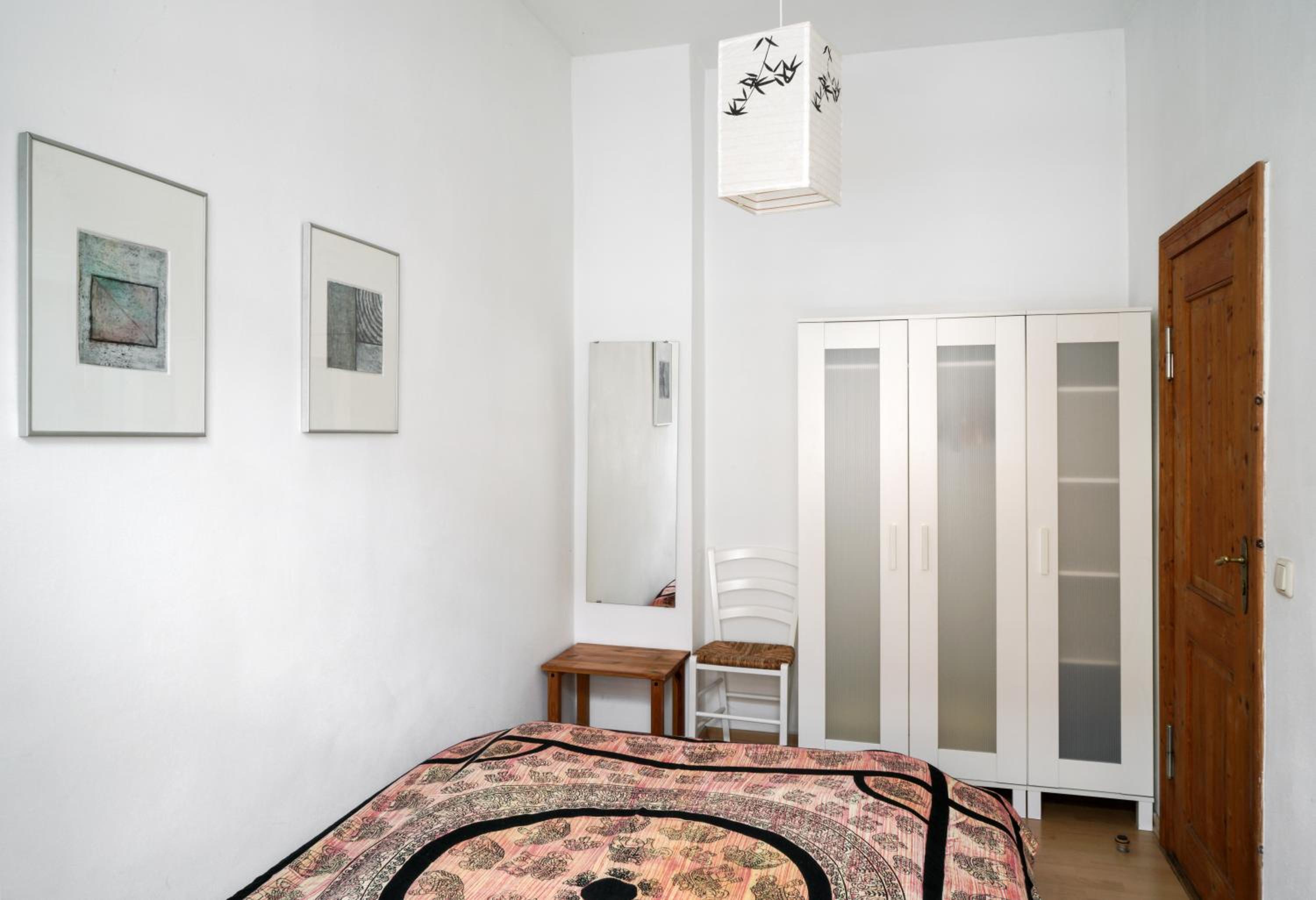 One-Bedroom Apartment photo 1