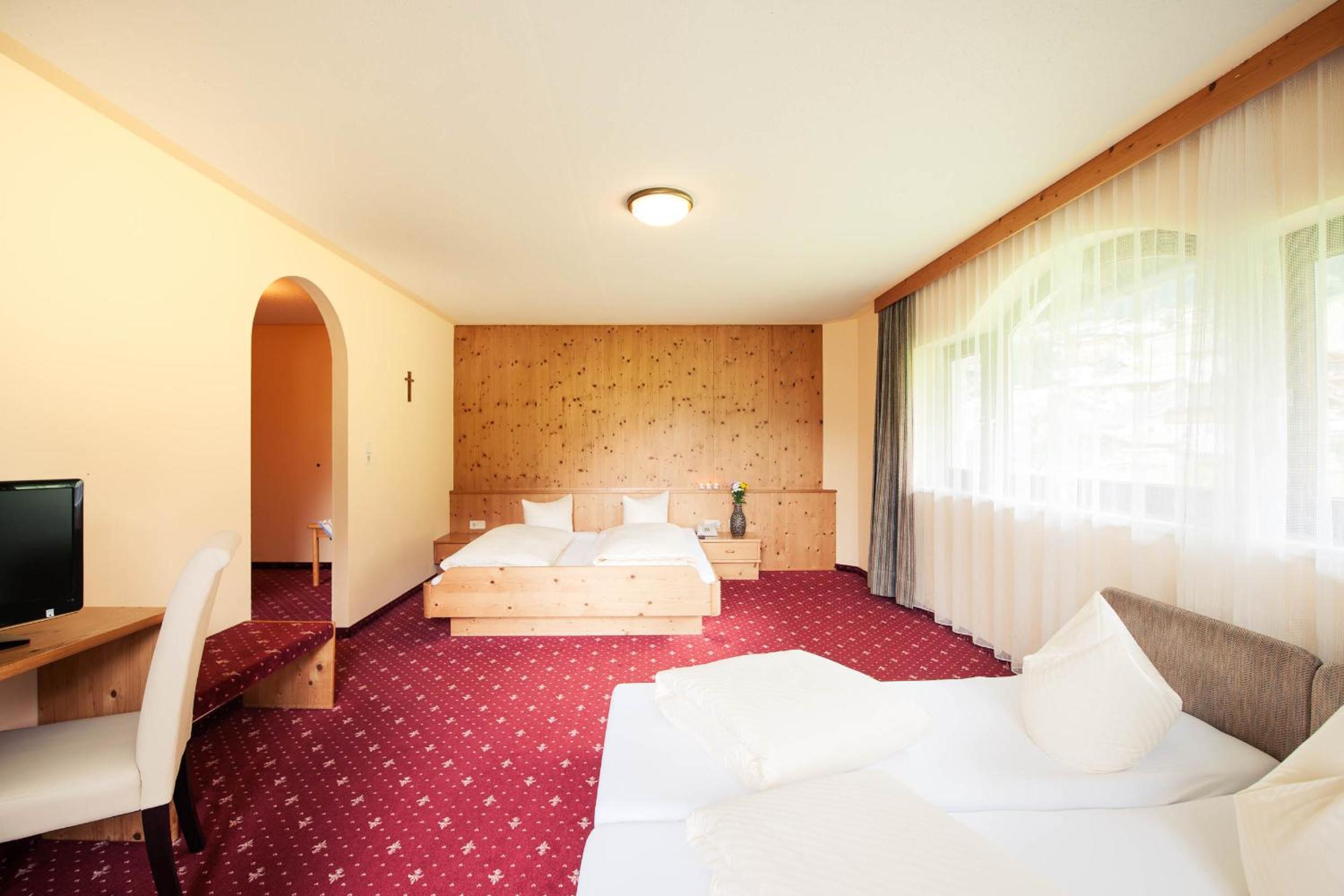 Quadruple Room - Photo 5