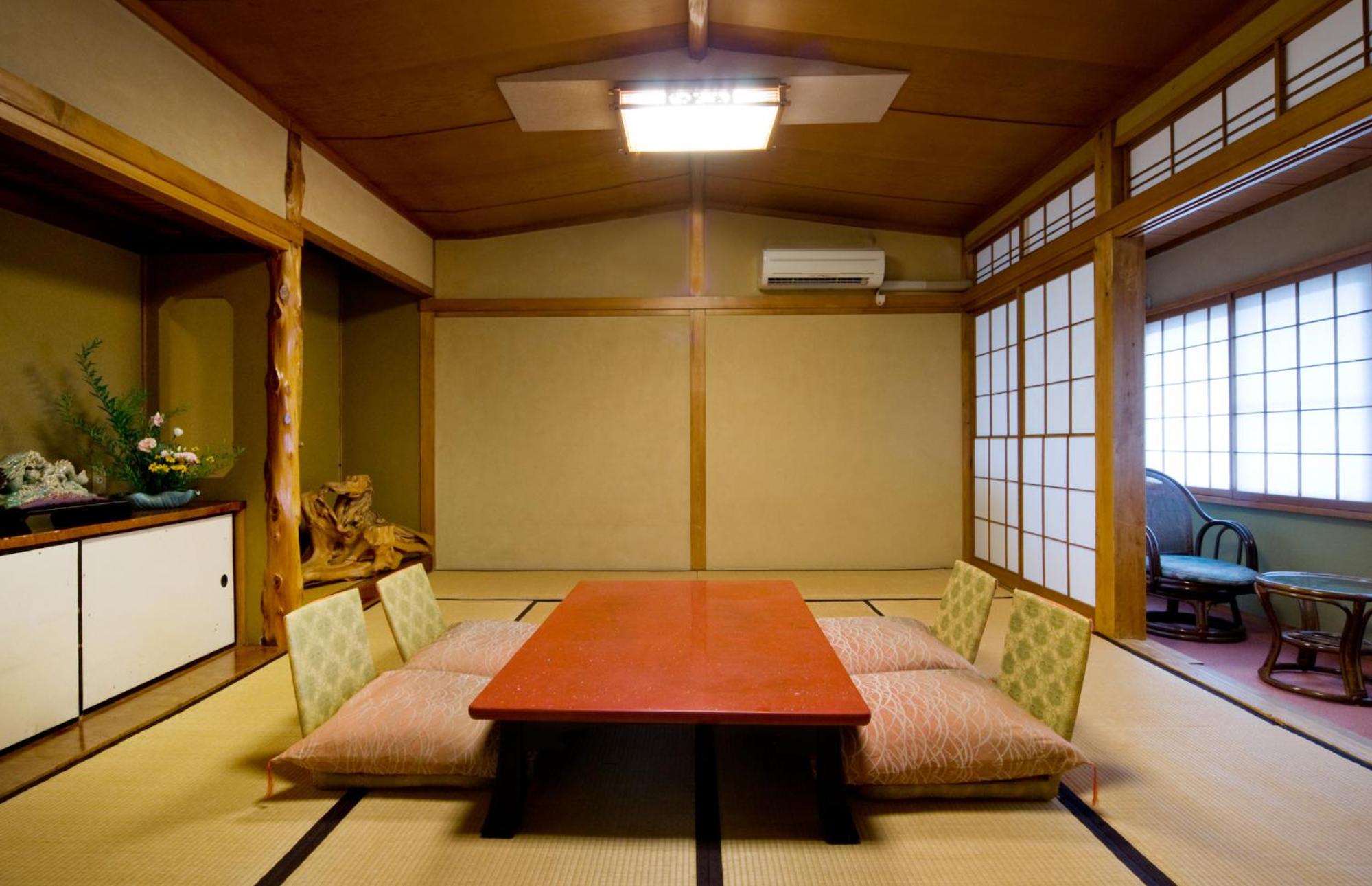 Japanese-Style Room with Shared Toilet - Photo 3