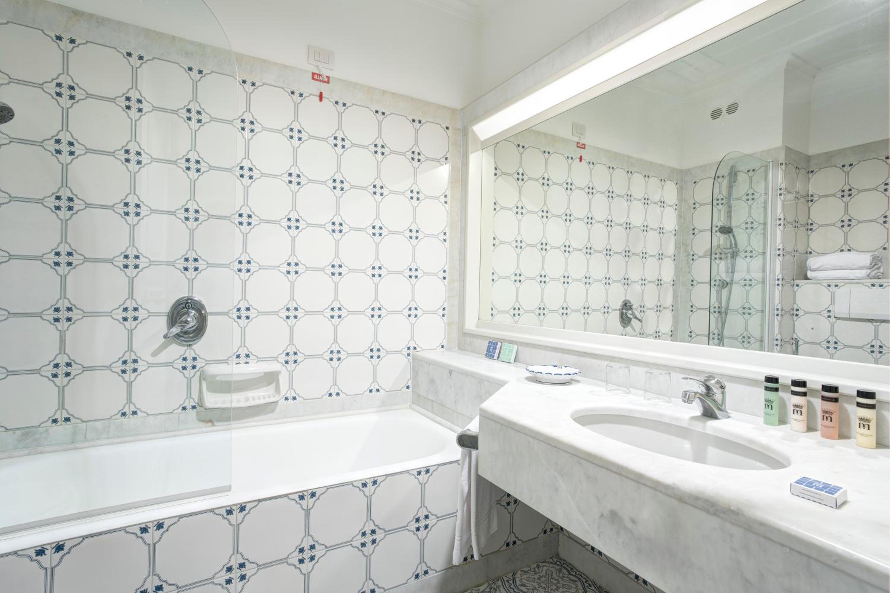 Deluxe Double or Twin Room - Photo 5