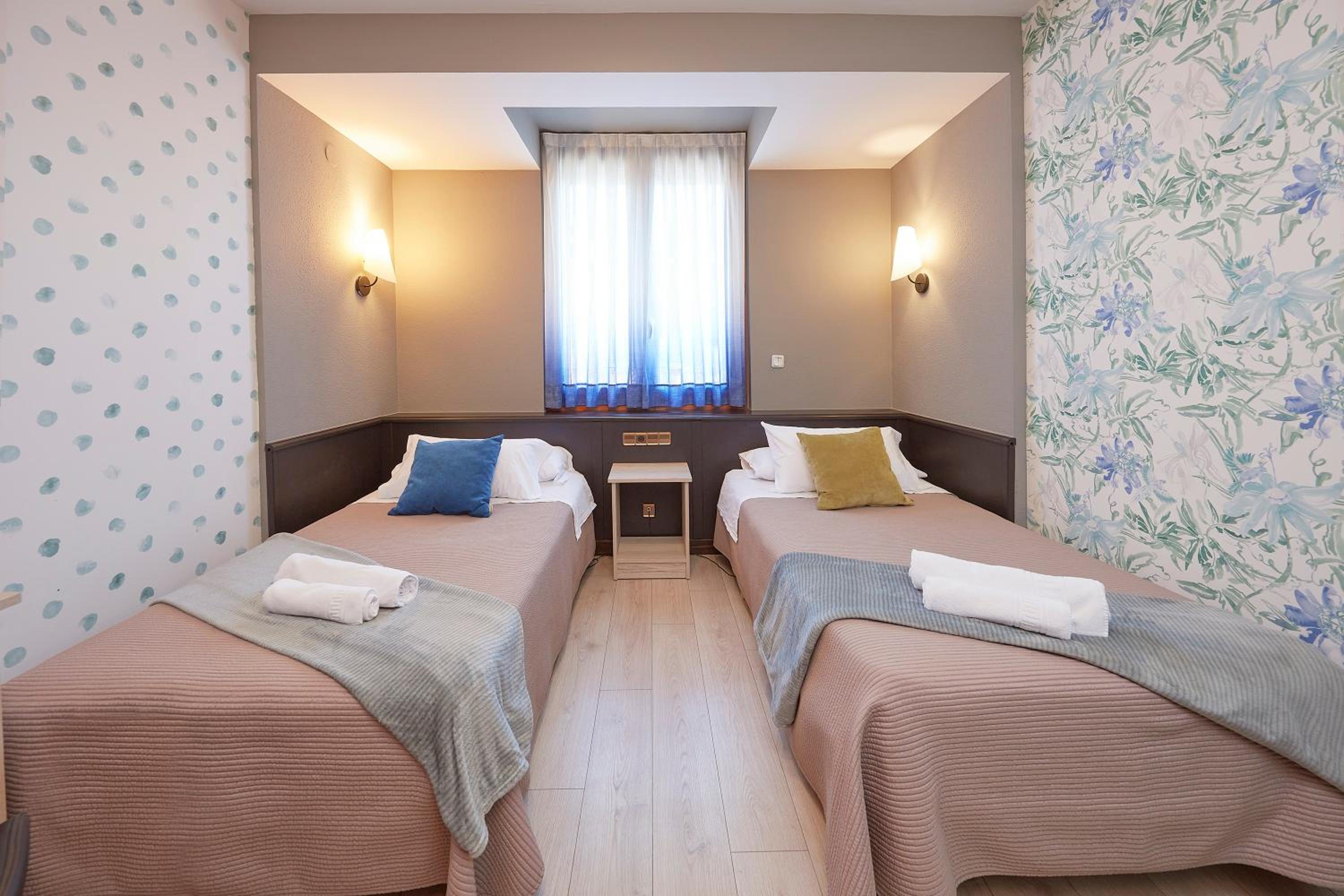 Double or Twin Room - Photo 3