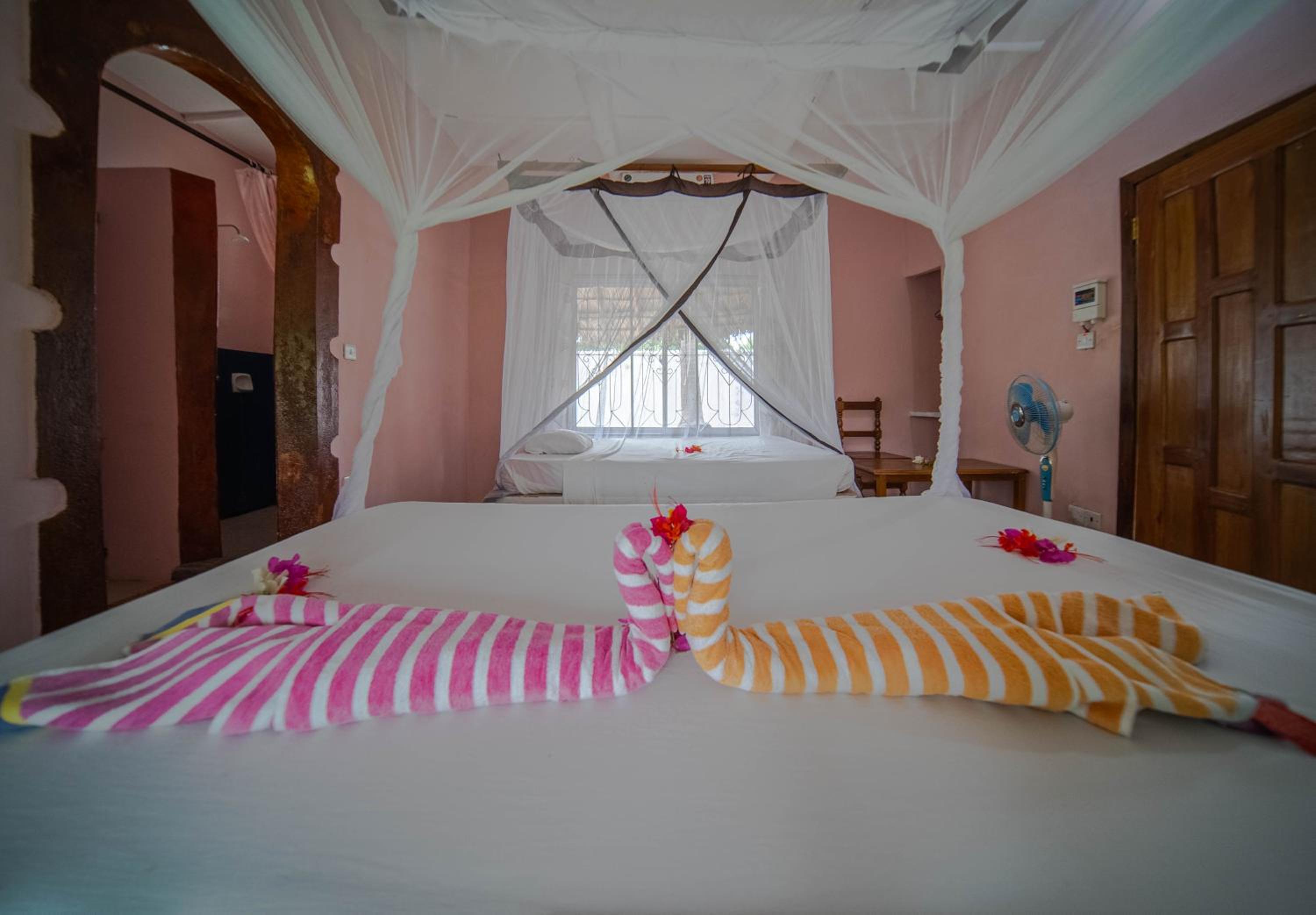 Deluxe Double or Twin Room - Photo 7