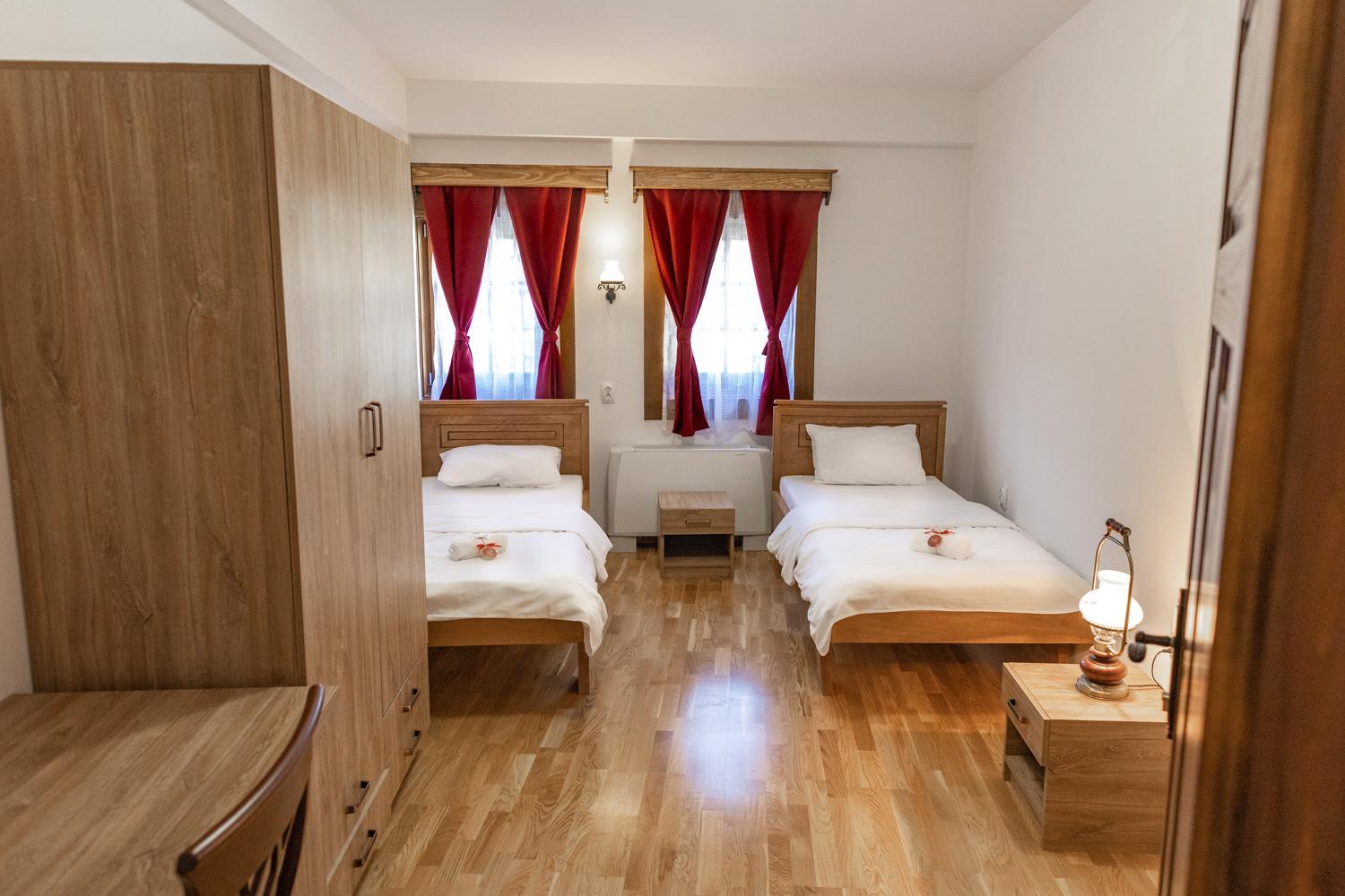 Standard Twin Room with Shared Bathroom