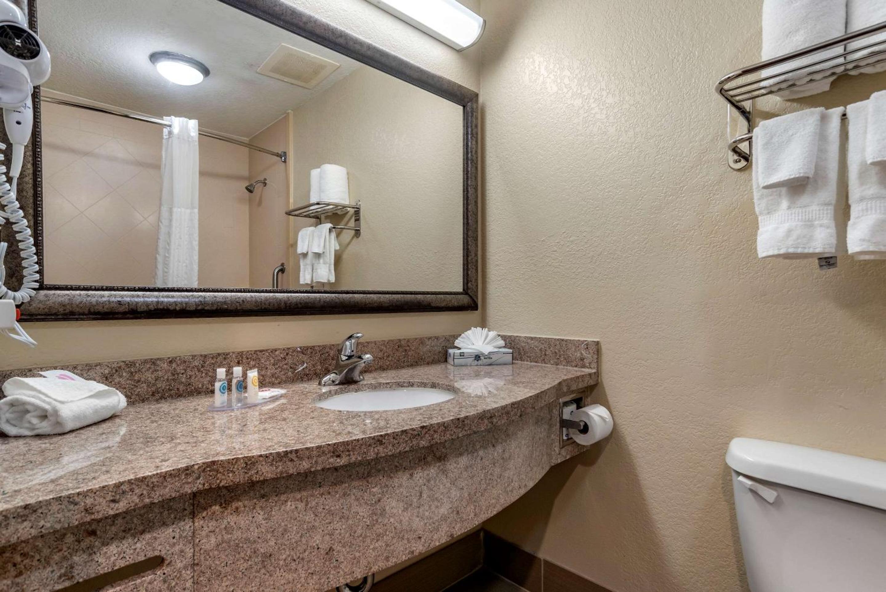 King Room - Non-Smoking - Photo 2