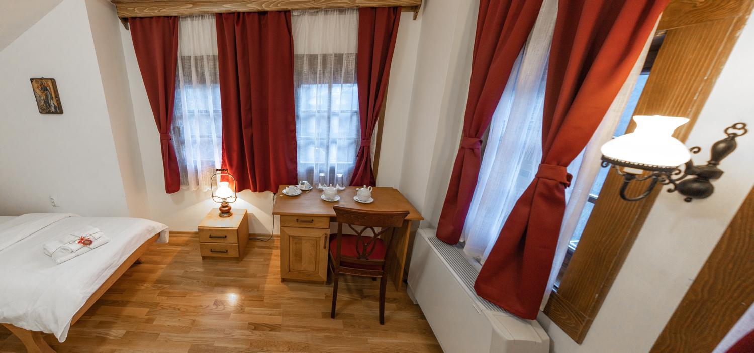 Double Room with Mountain View - Photo 3