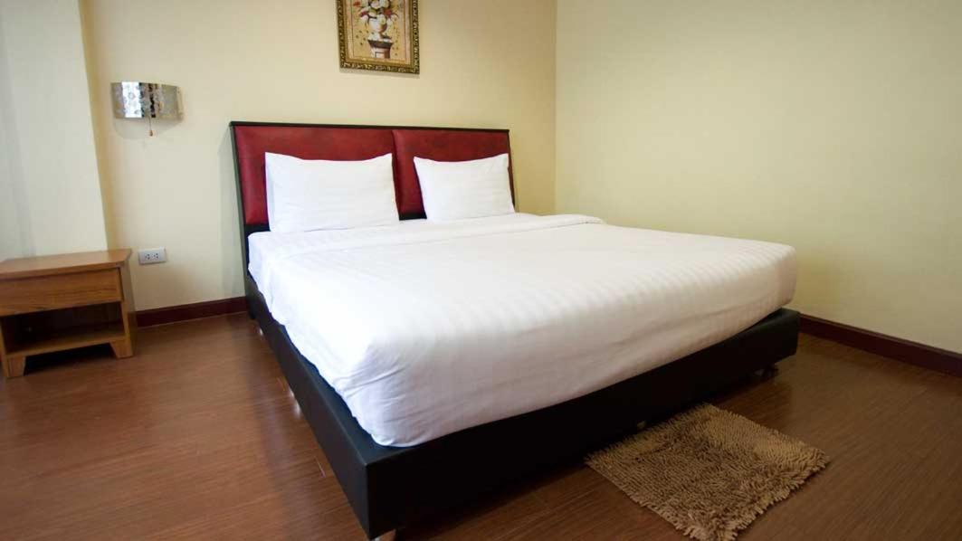 Standard King Room - Photo 2