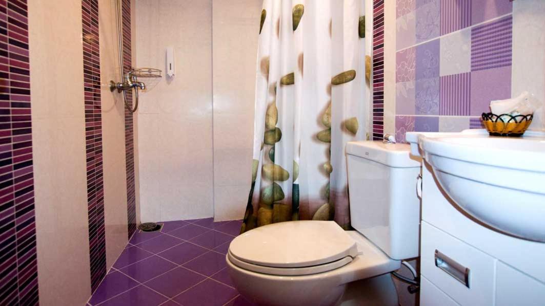 Standard King Room - Photo 4