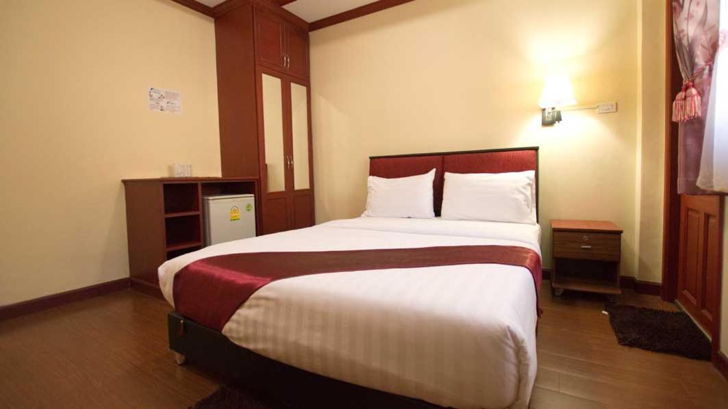 Queen Room with Balcony - Photo 2